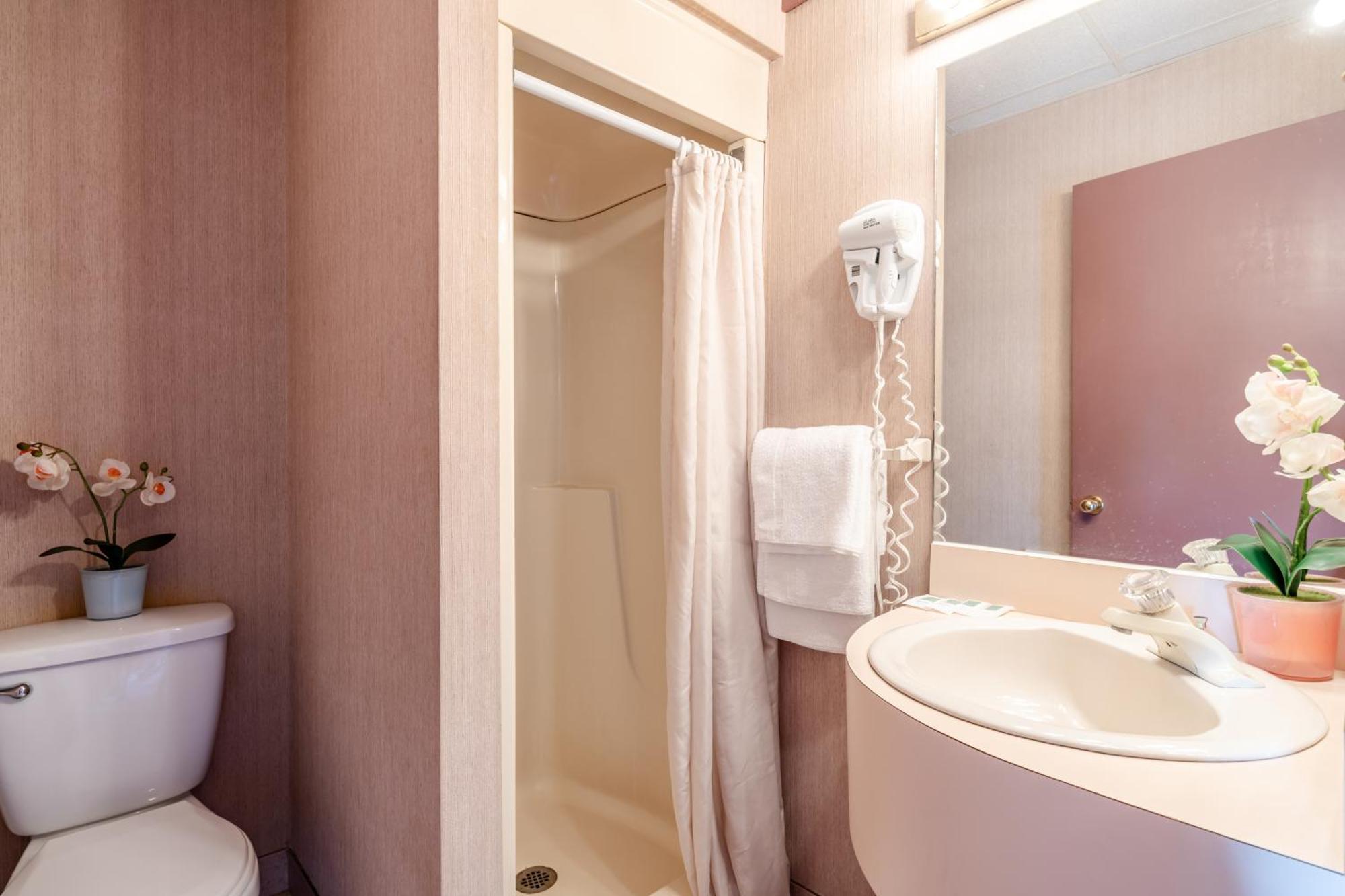 King Room a Spa Bath Wood Floor