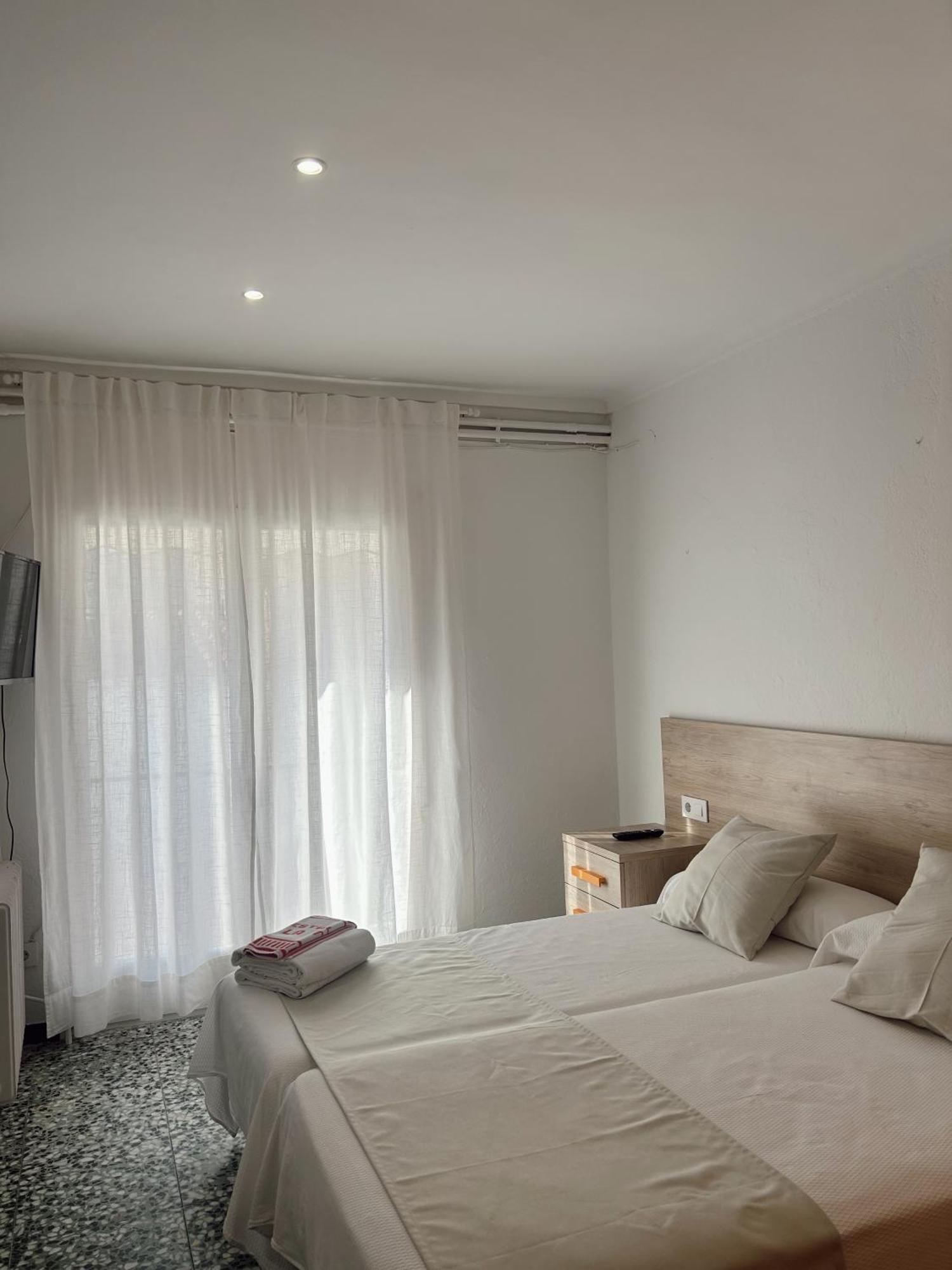 Queen Room,1644163270:JPEG