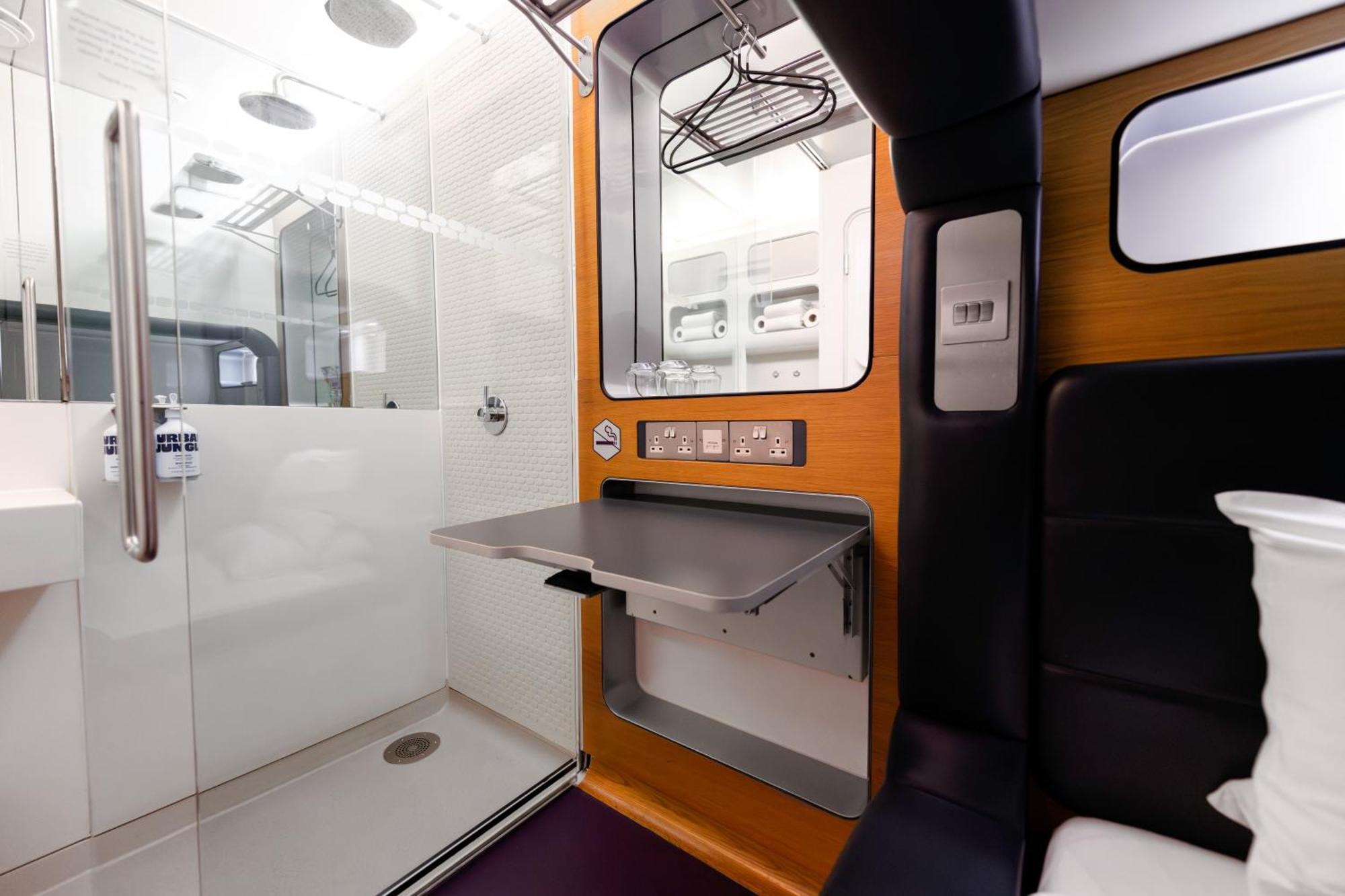 Standard Single Cabin