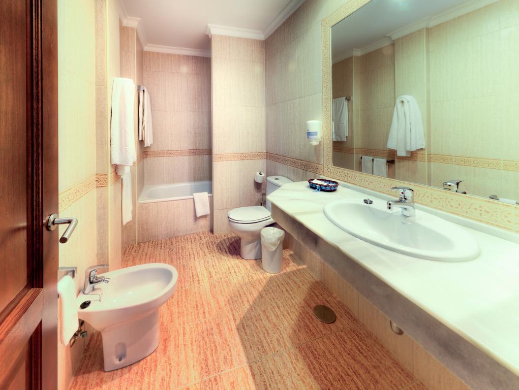 Double or Twin Room Pool View,164508501:JPEG
