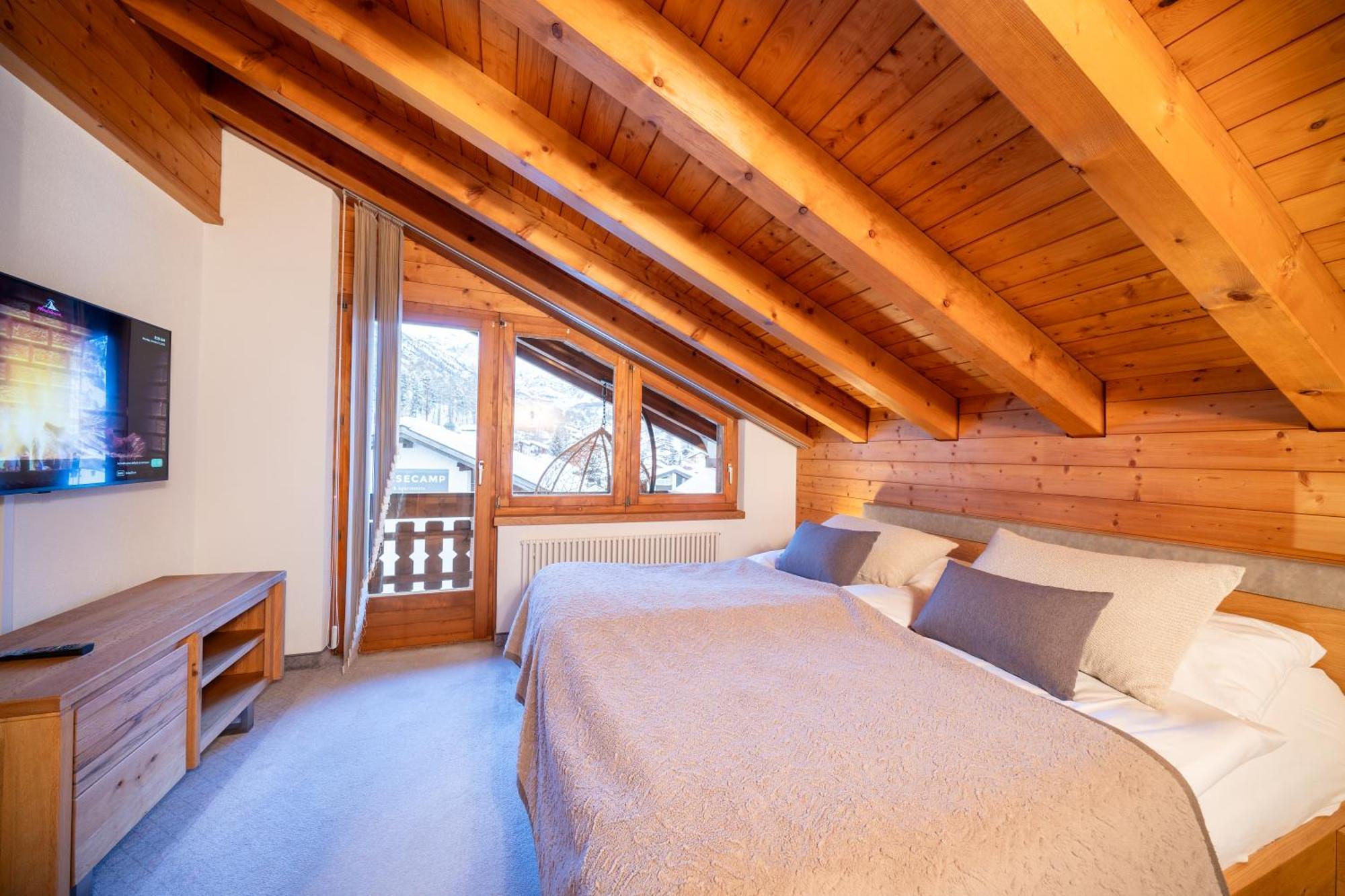 Penthouse Apartment with 3 bedrooms with Matterhorn View