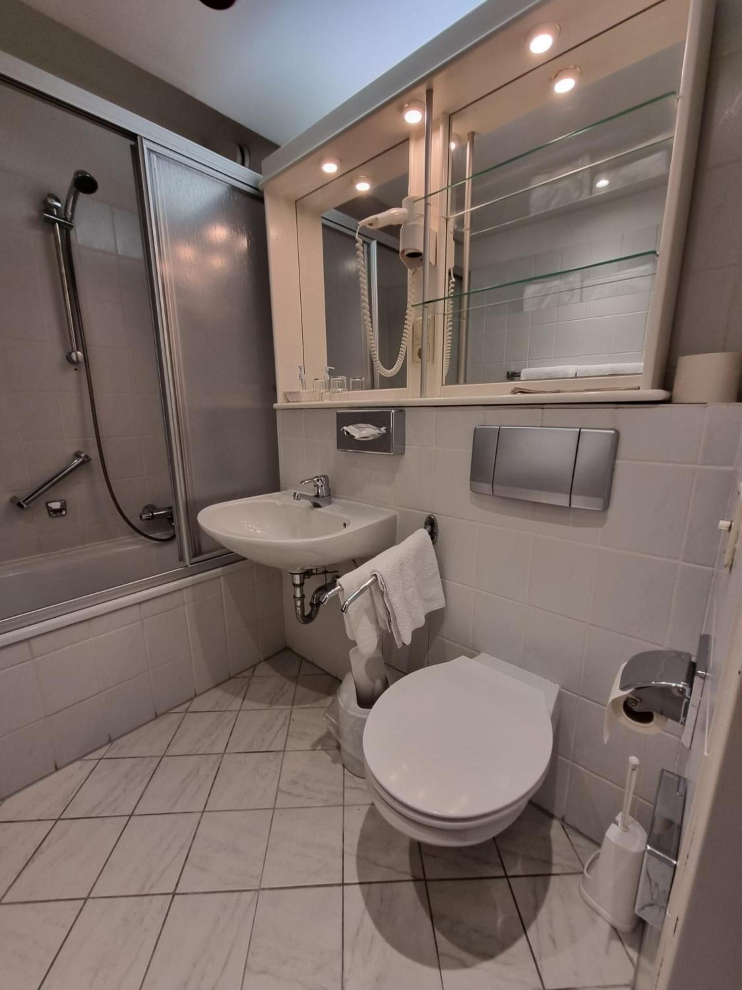 Double or Twin Room Balcony
