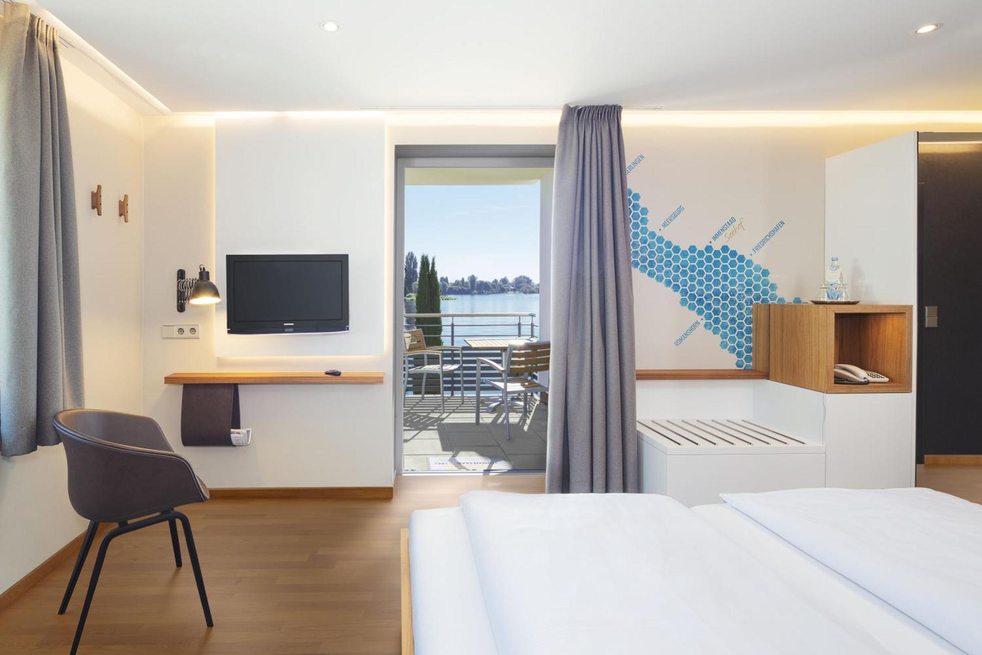 Comfort Double Room Lateral Lake View Balcony