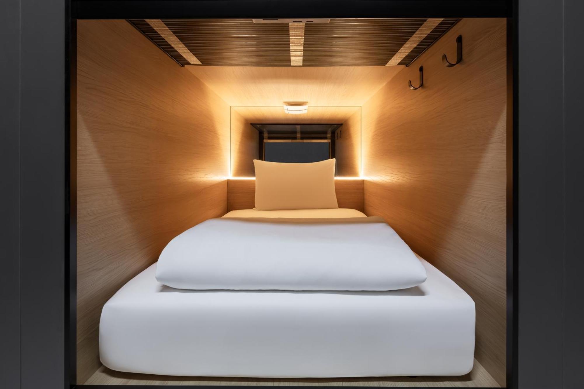 Capsule Cocoon - Female Only