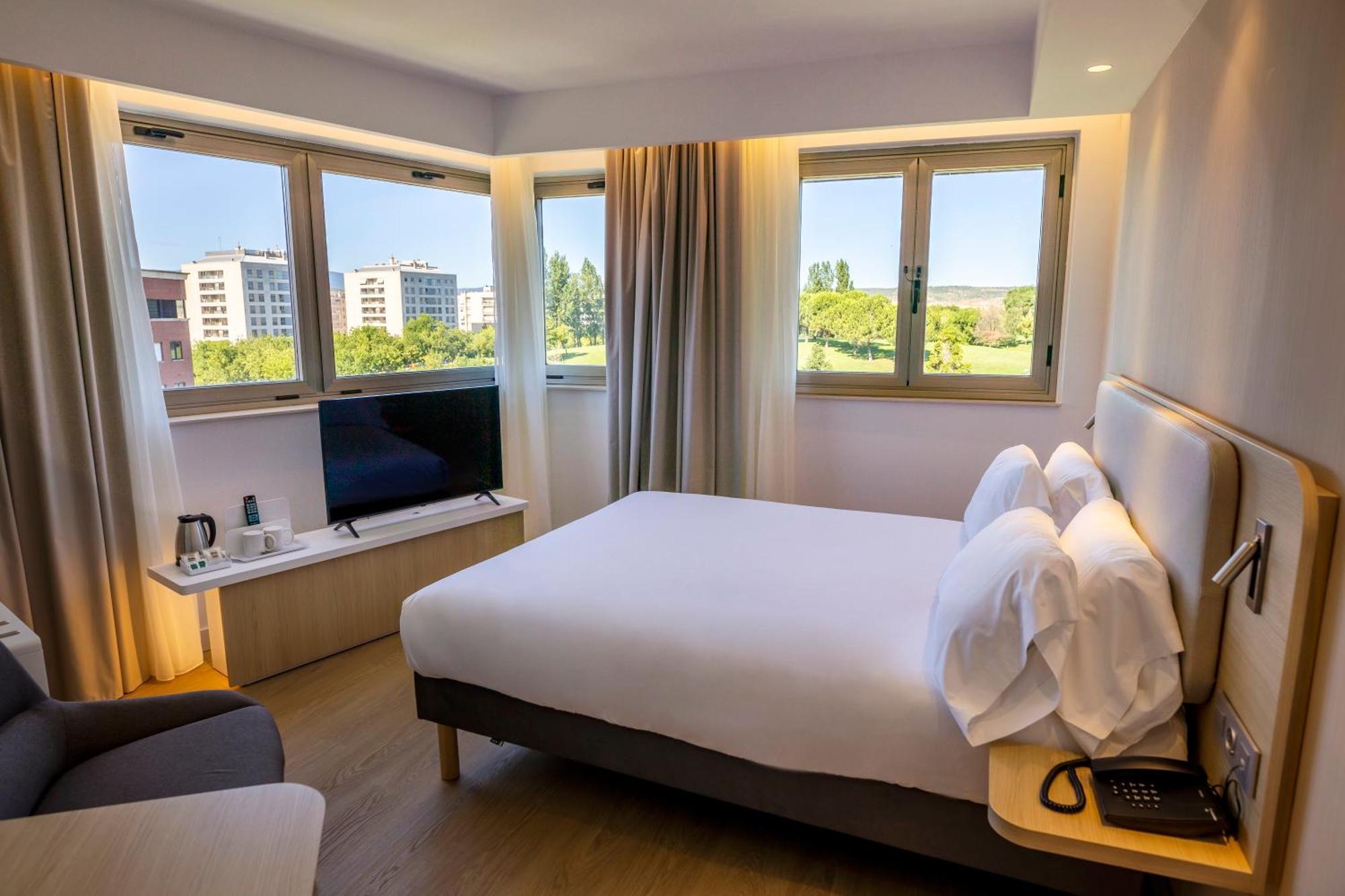 Standard Queen Room