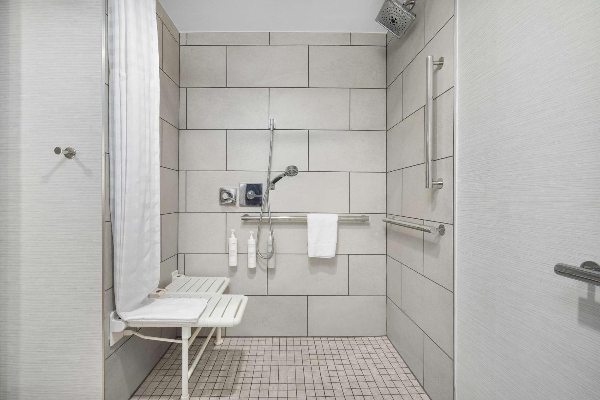One-Bedroom King Suite - Non-Smoking