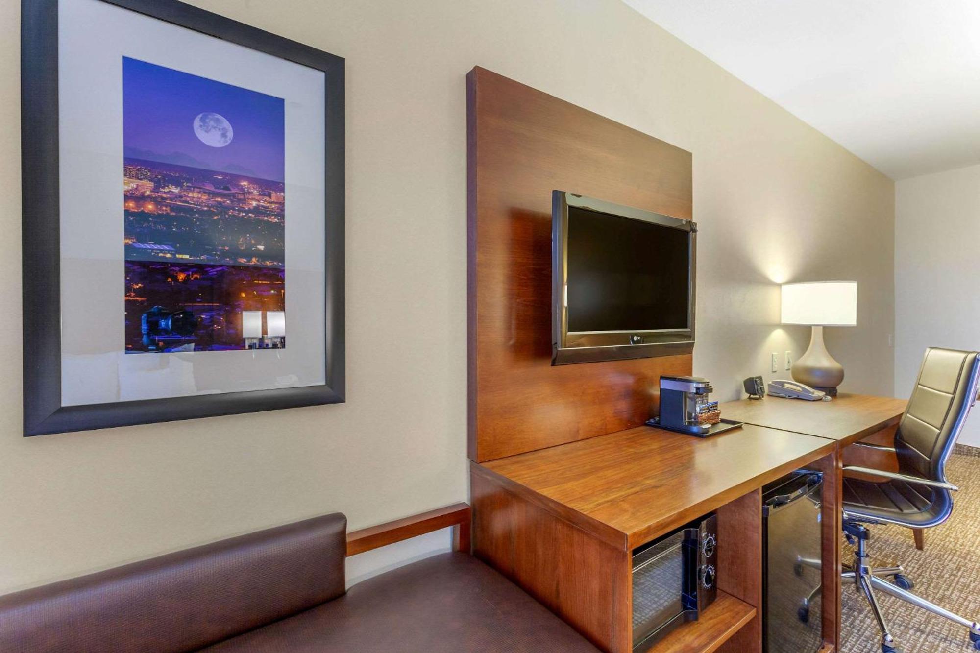Suite with Two Queen Beds - Accessible/Non-Smoking