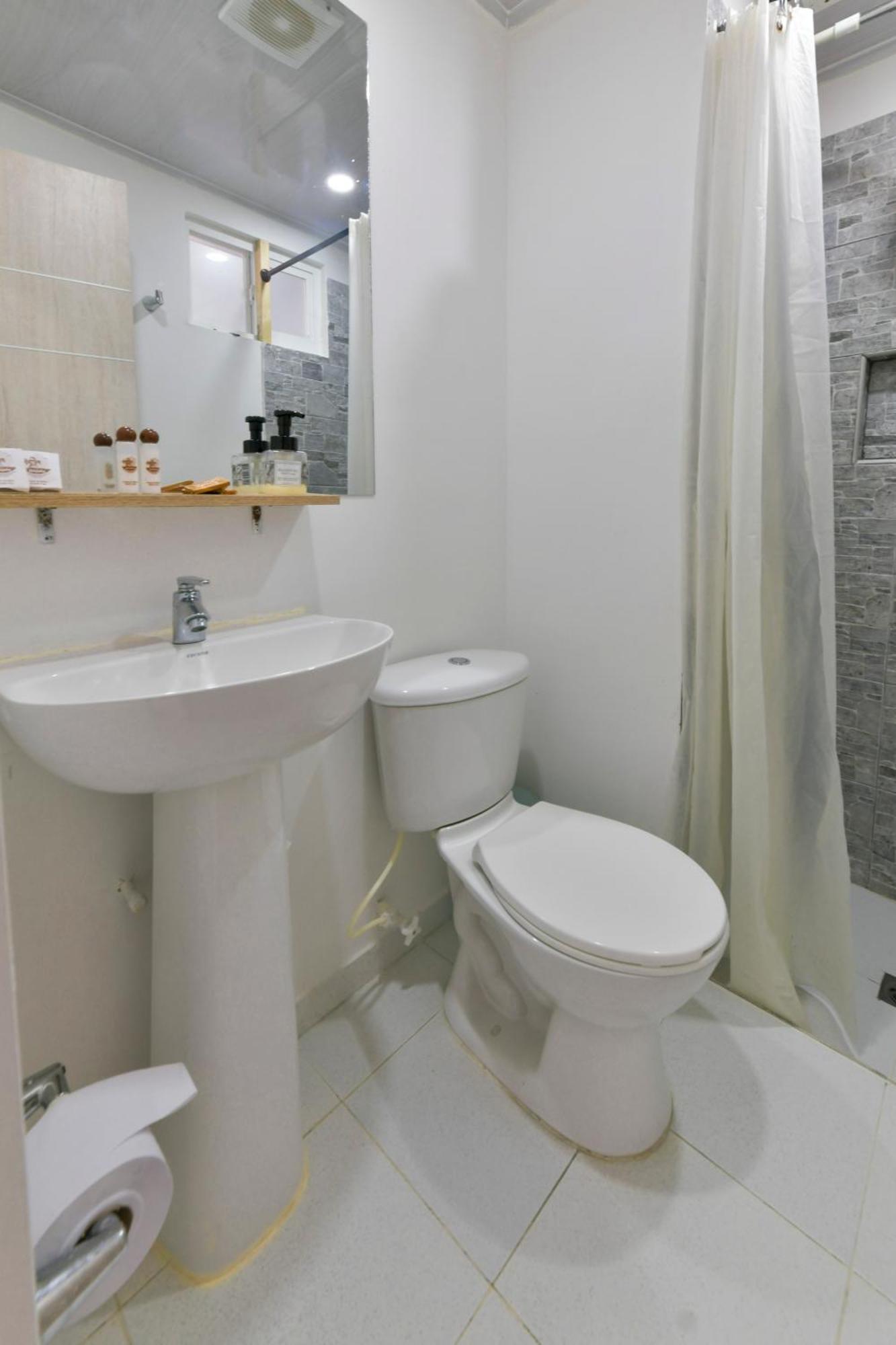 Comfort Triple Room Shower