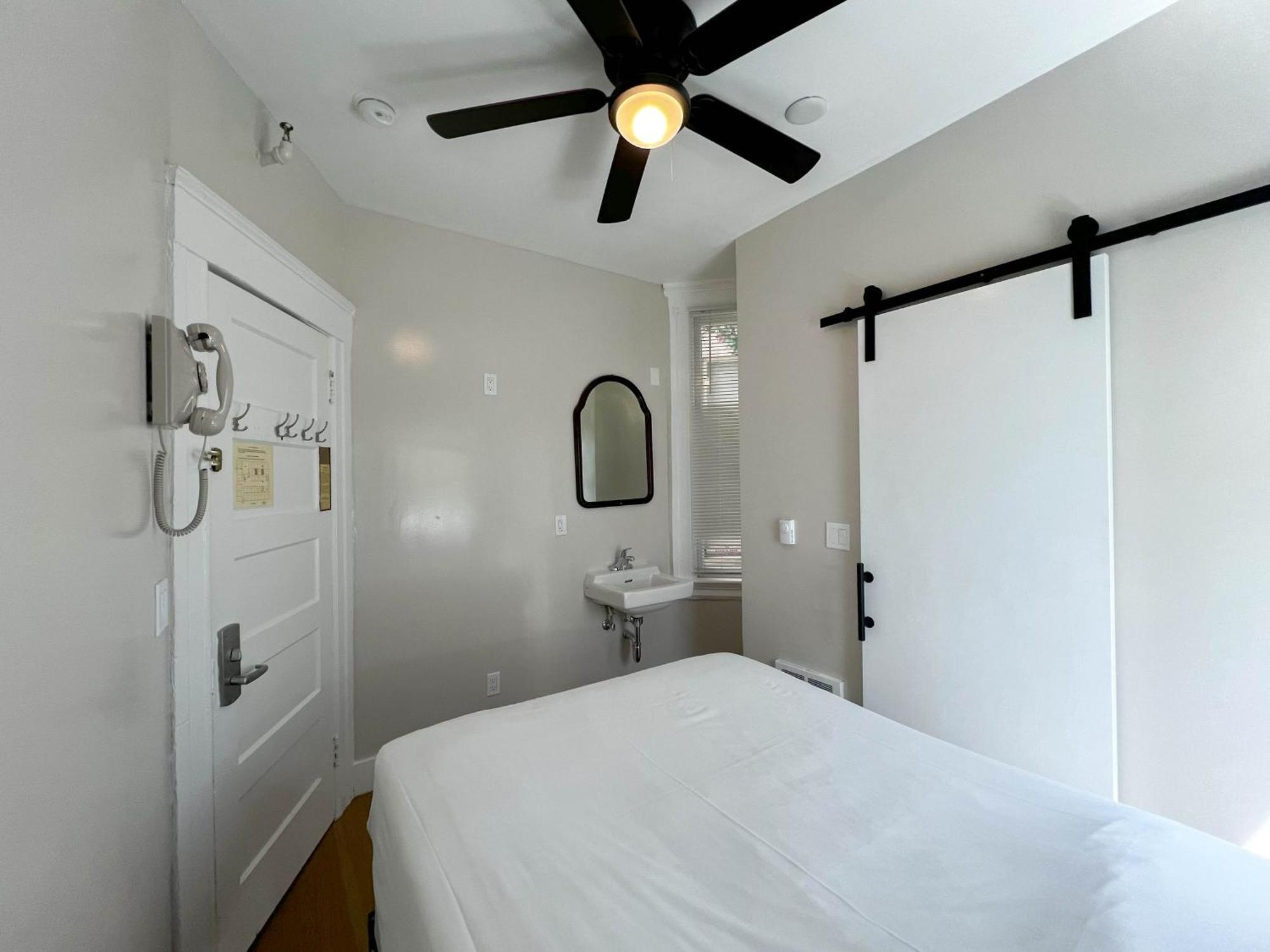 Double Room Private Bathroom