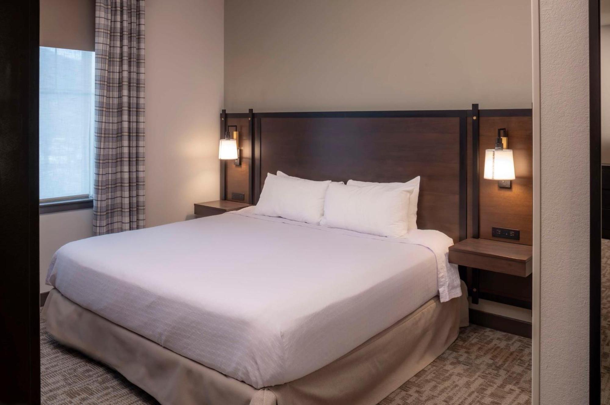 King Room - Disability Access - Roll-In Shower