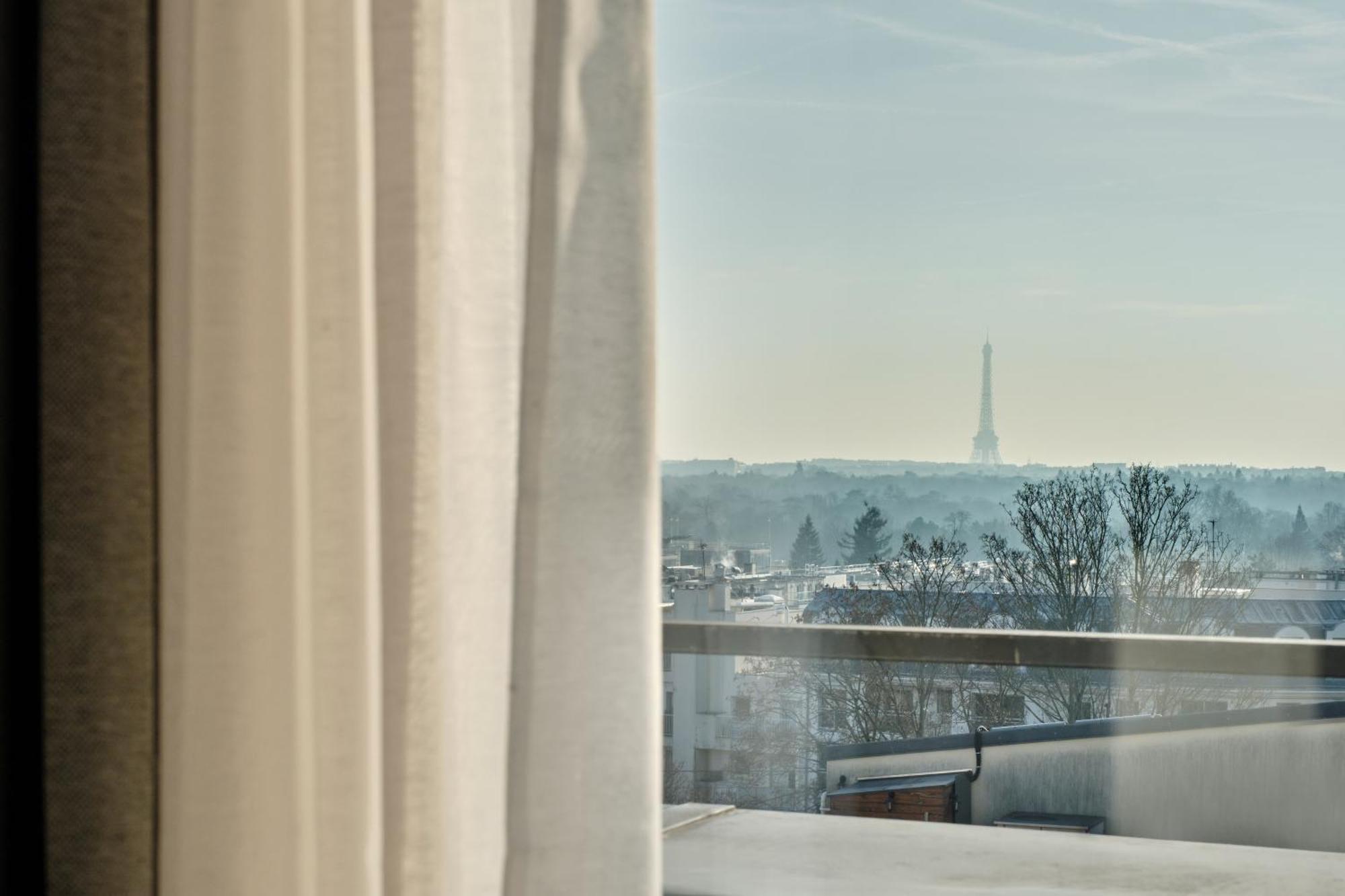 Double or Twin Room Eiffel Tower View,1651743585:JPEG