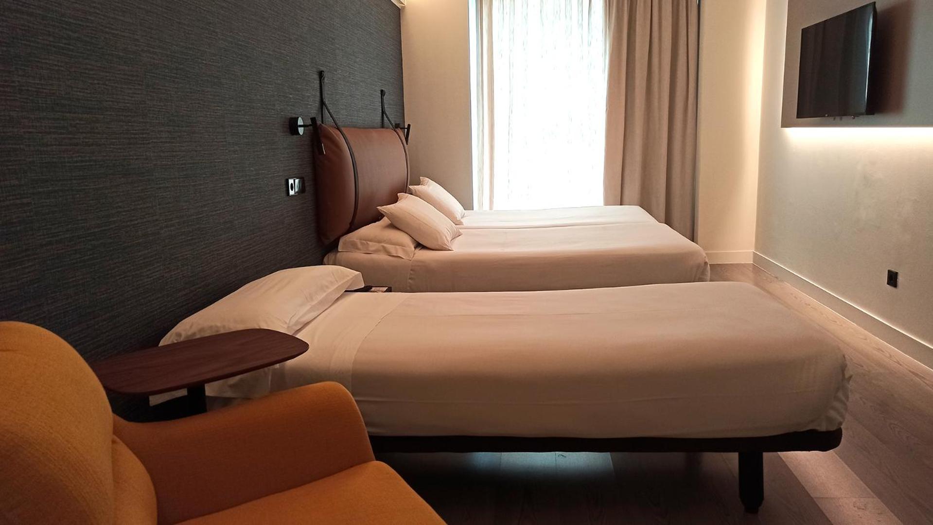Habitación Doble con cama supletoria (2 adultos + 1 niño)