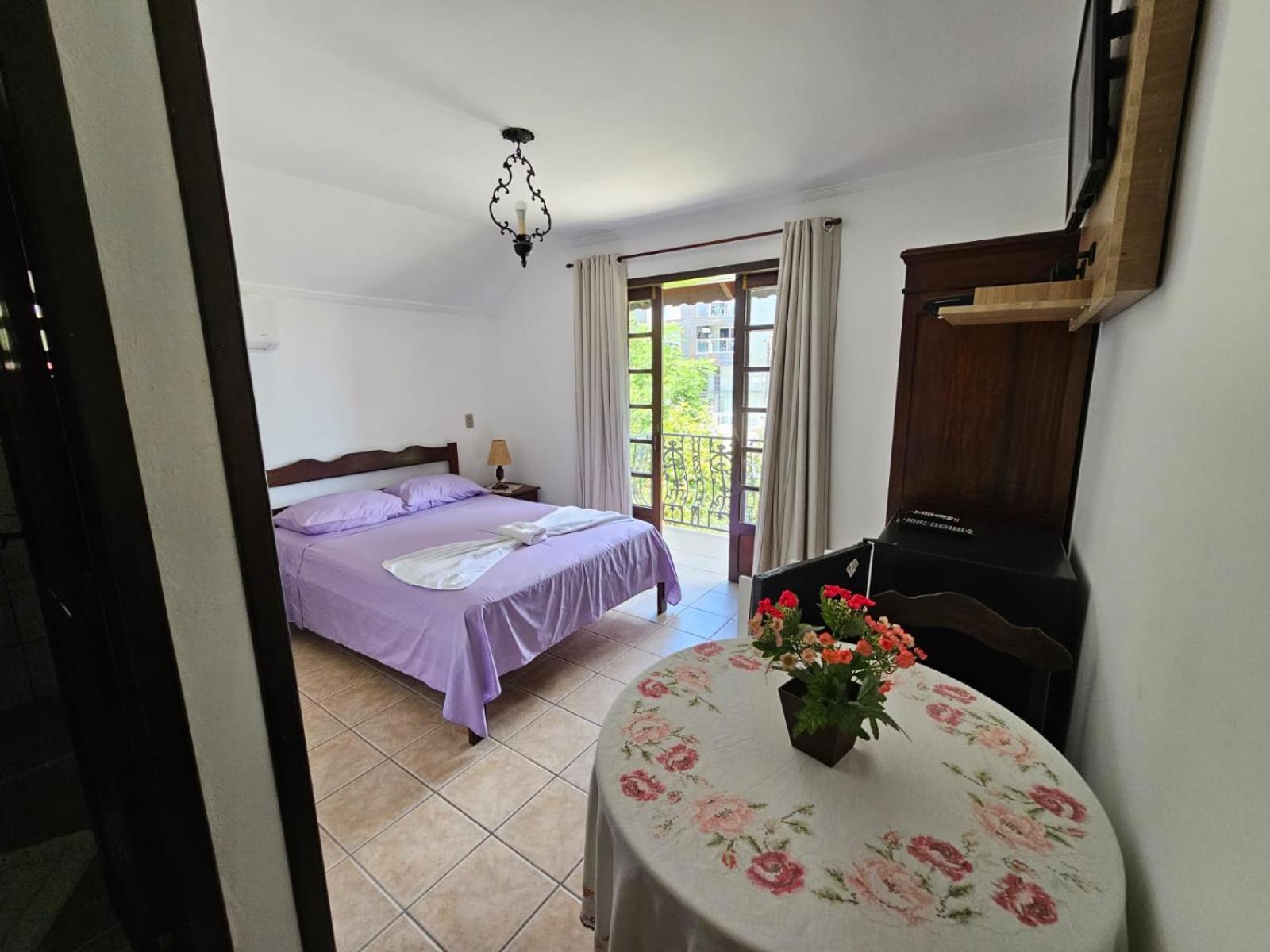 Deluxe Room,1652793621:JPEG