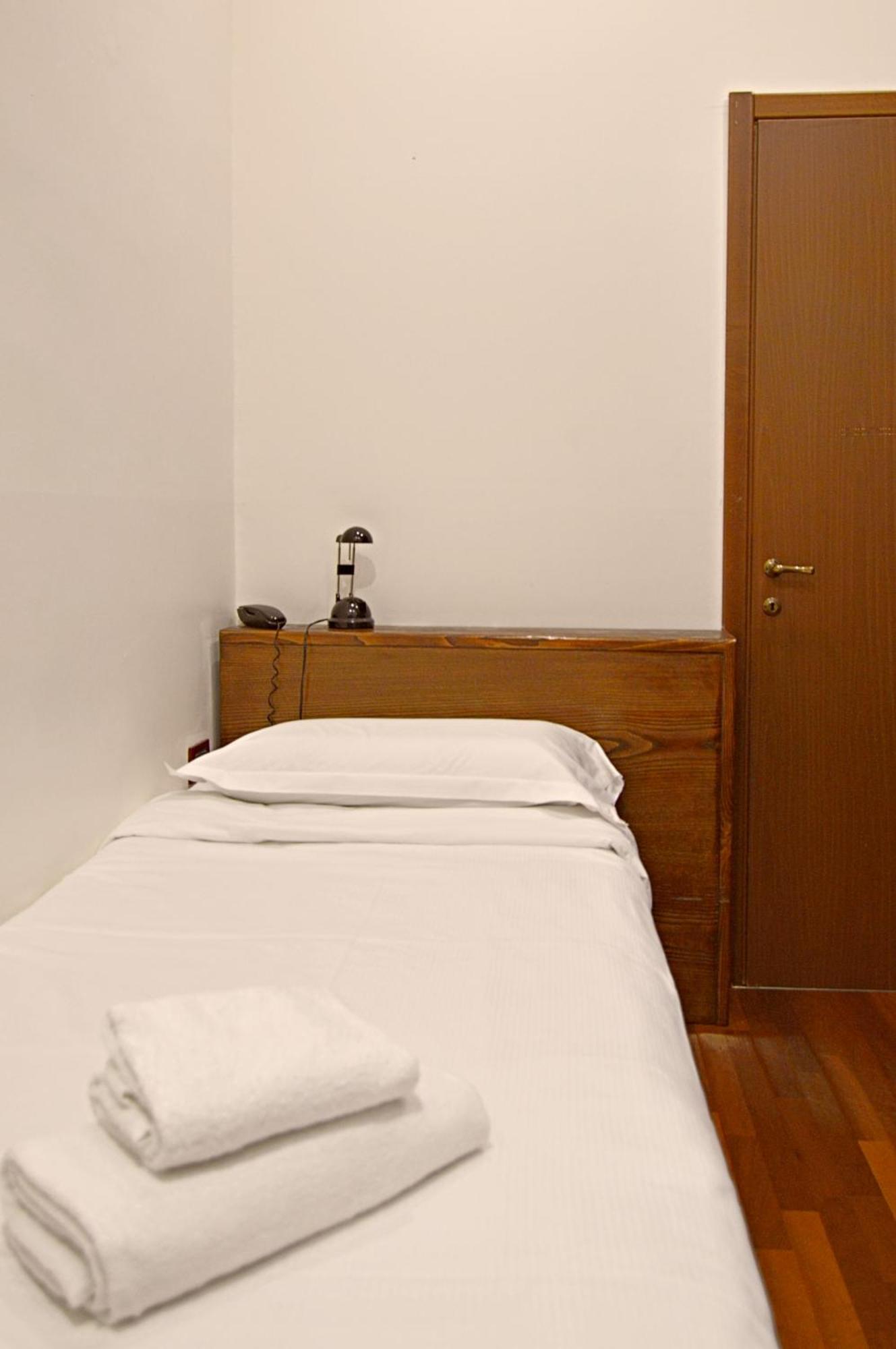 Small Single Room,1756502108:JPEG
