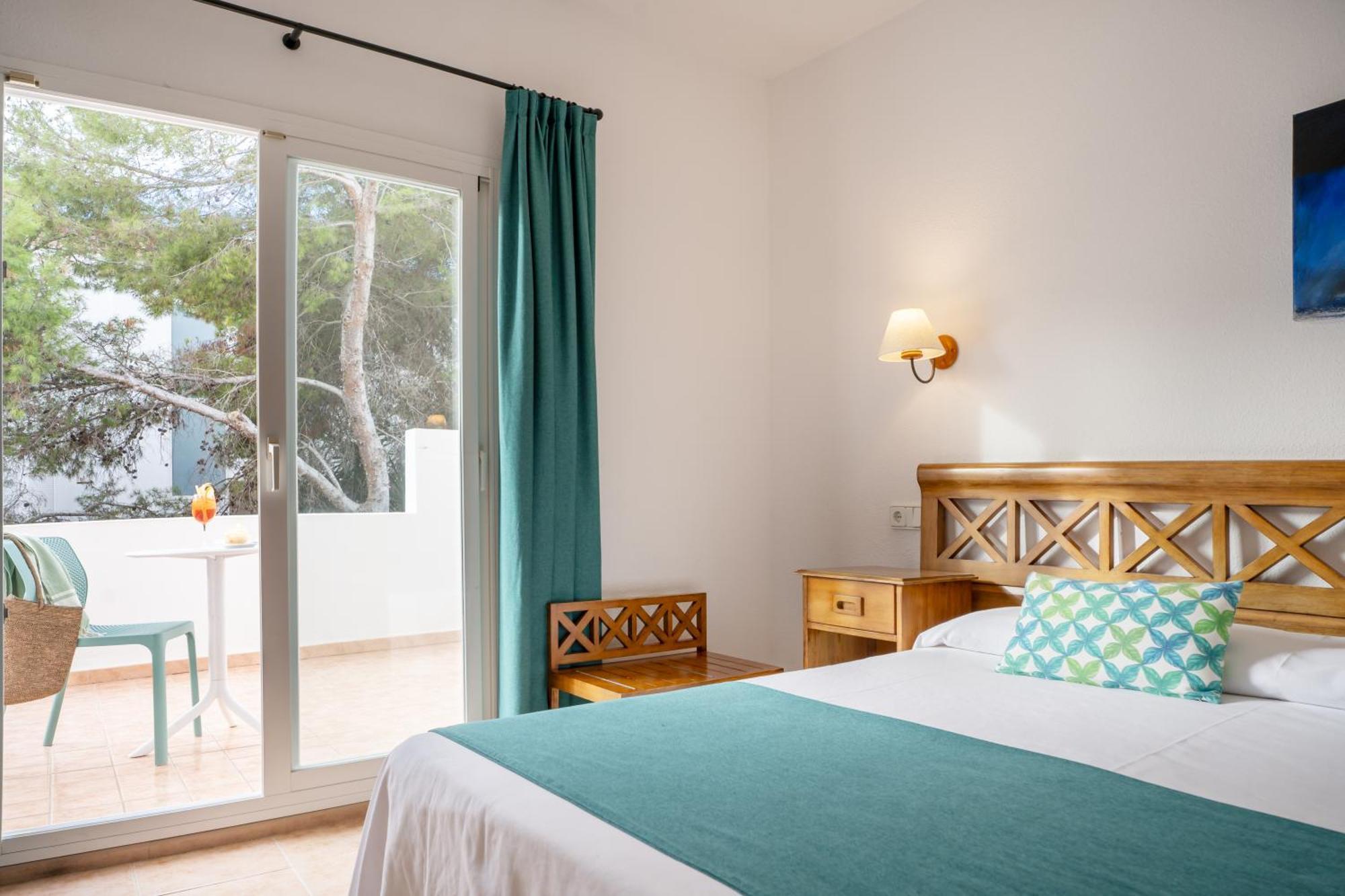 Superior Double or Twin Room Garden View