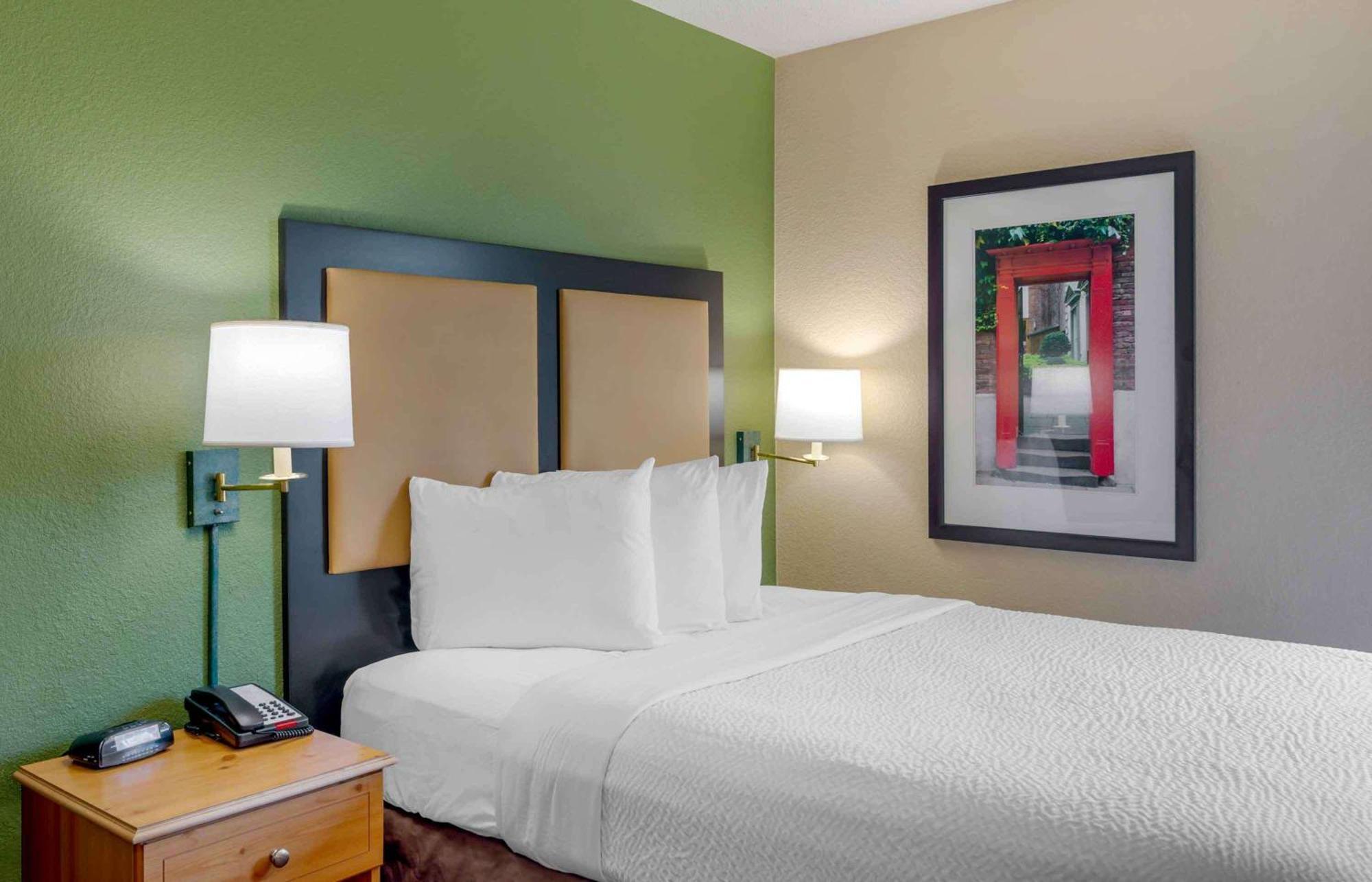 Queen studio with 1 Queen Bed - Disability Access/Non-Smoking