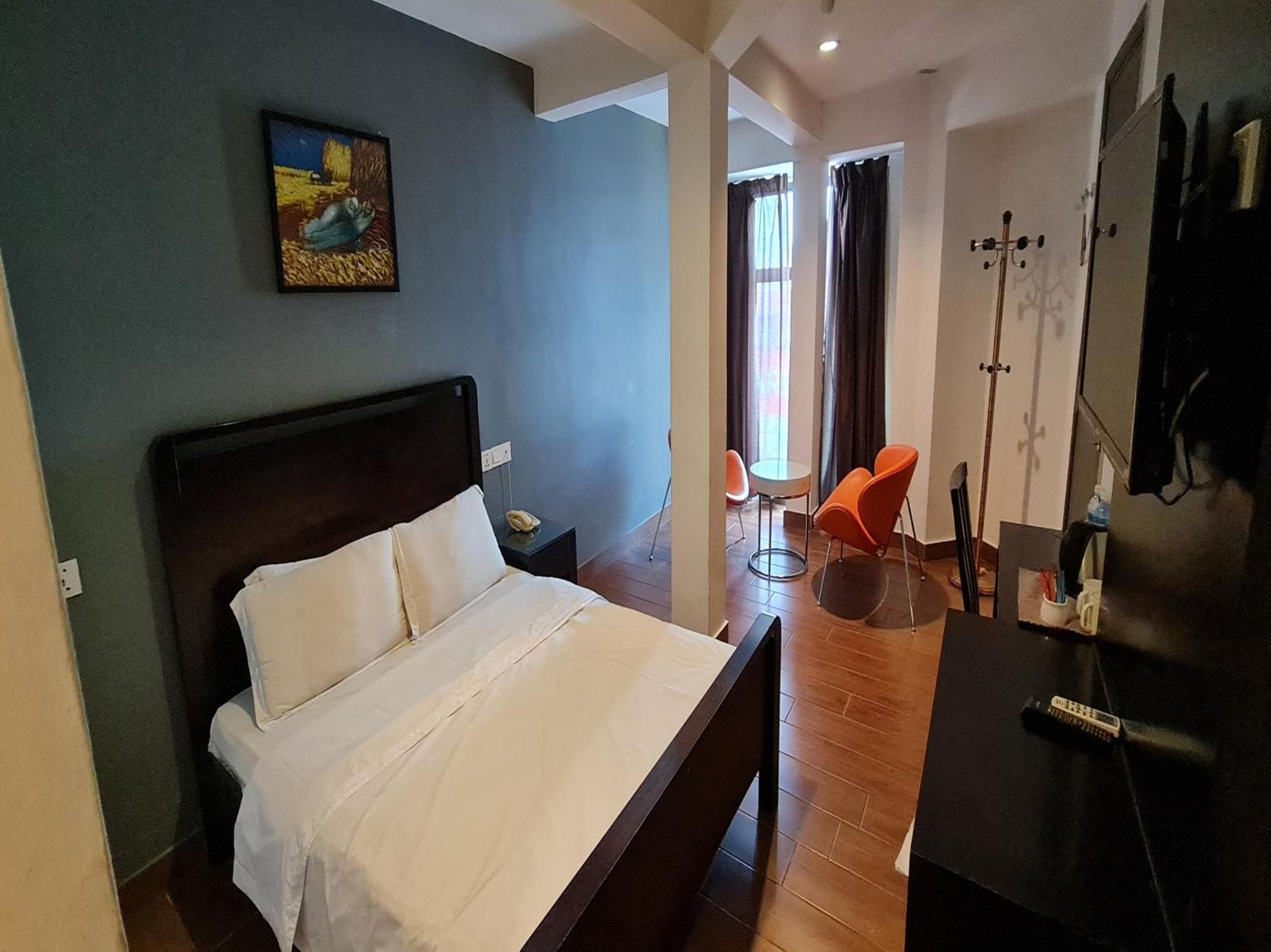 Standard Queen Room