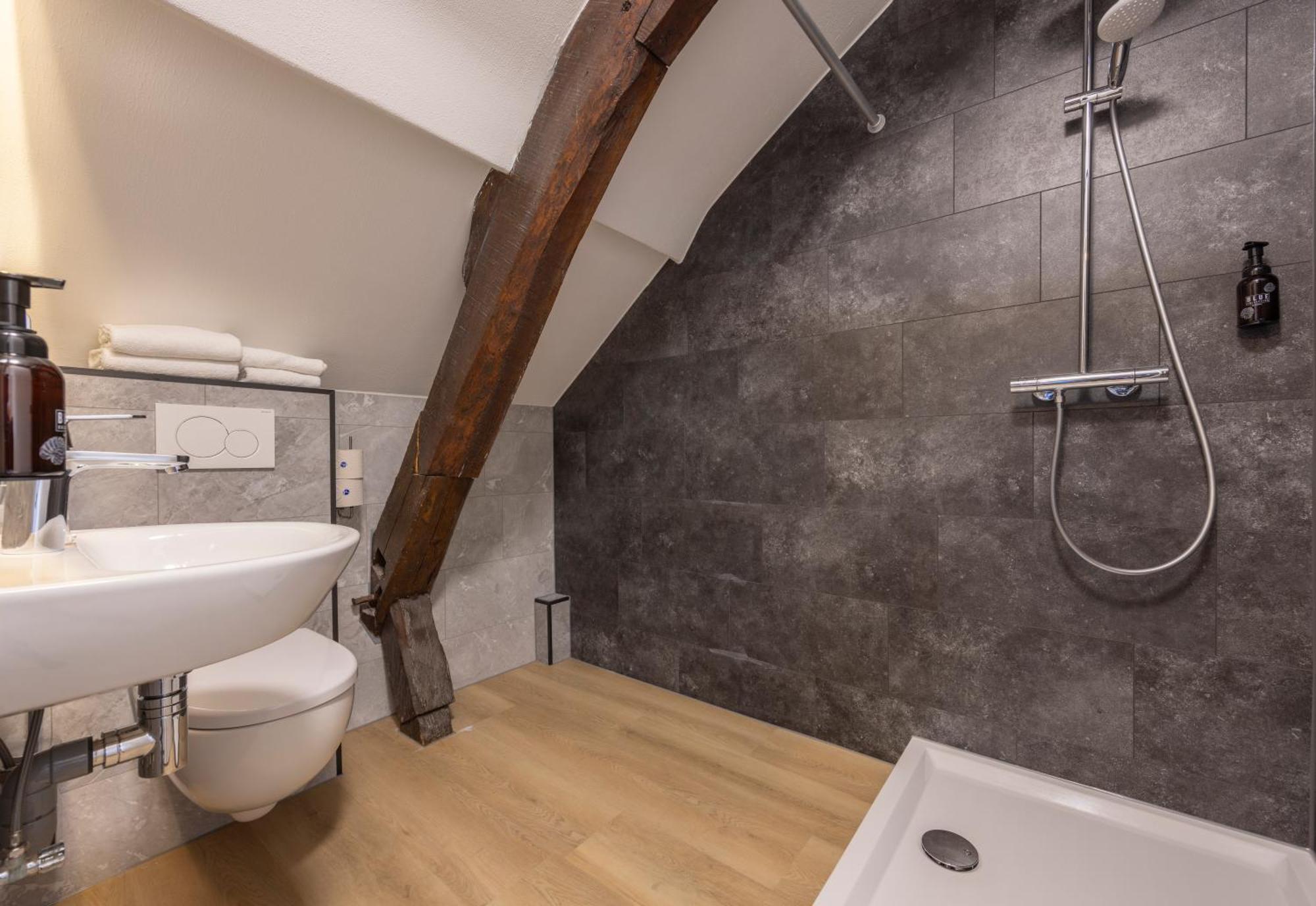 Small Double Room Shower,1658749143:JPEG