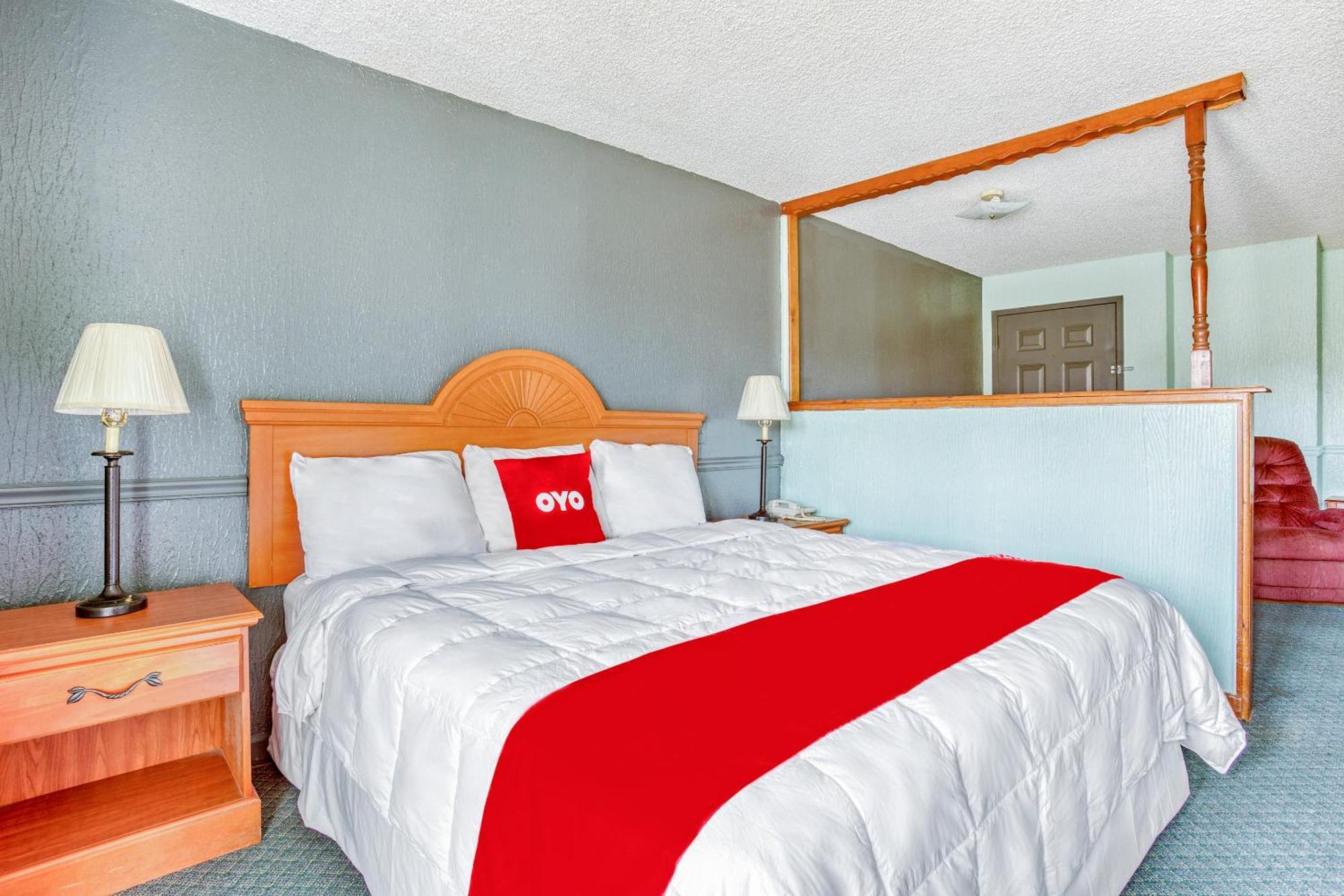 Suite - King Bed Accessible