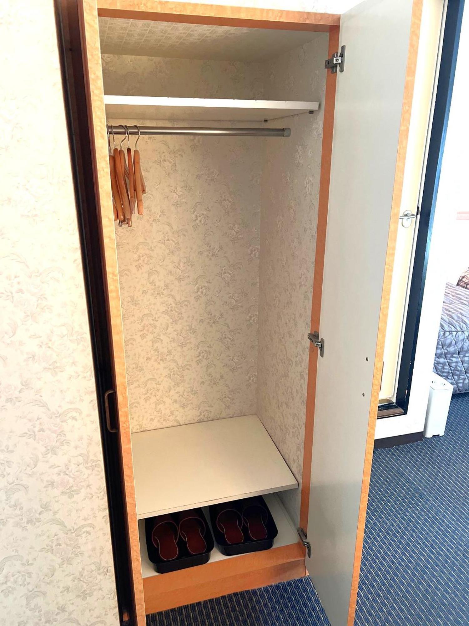 Deluxe Twin Room with Sofa Bed - Smoking