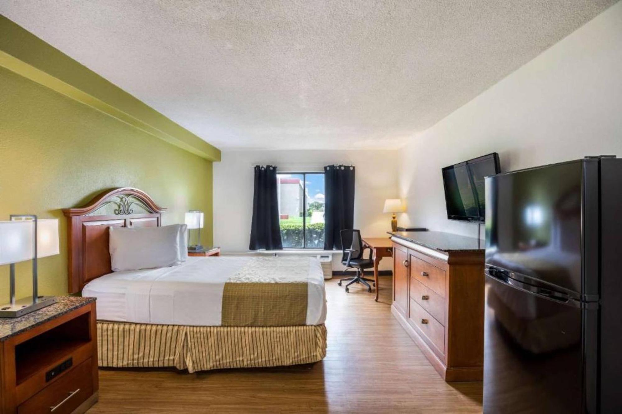 Full Bed Accessible kitchenette Non-Smoking