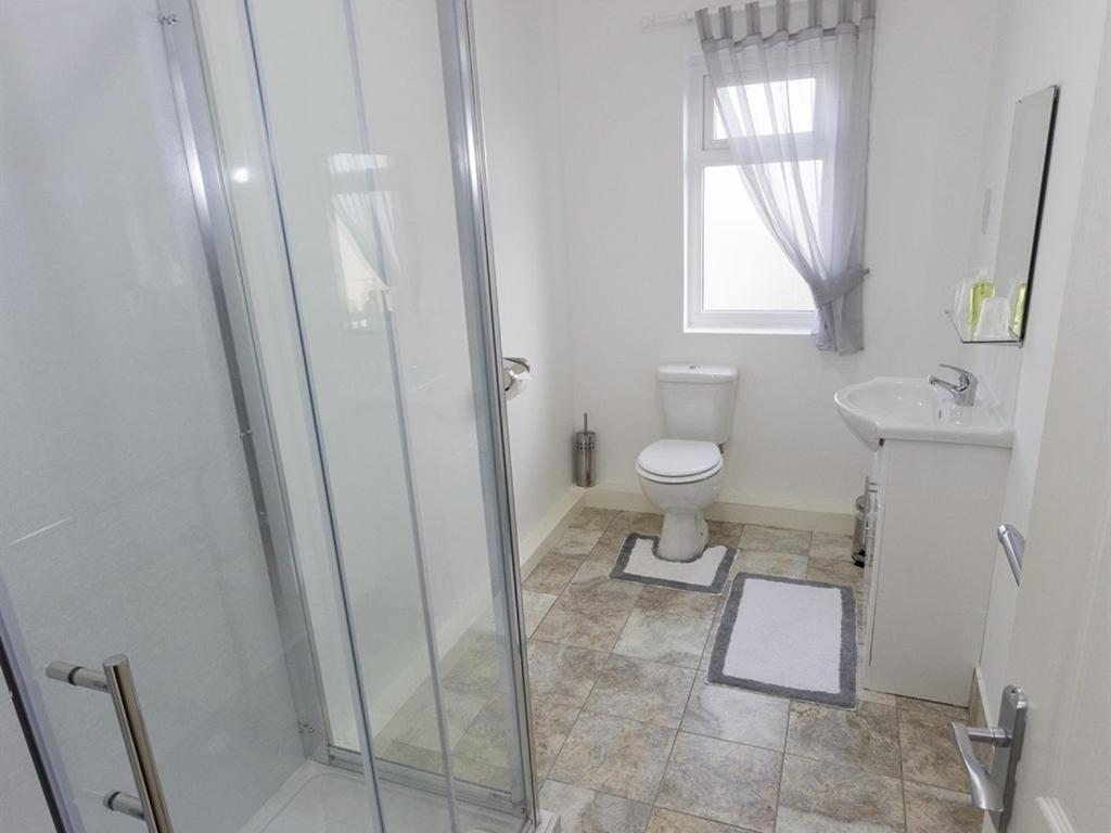 Double or Twin Room with Private Bathroom