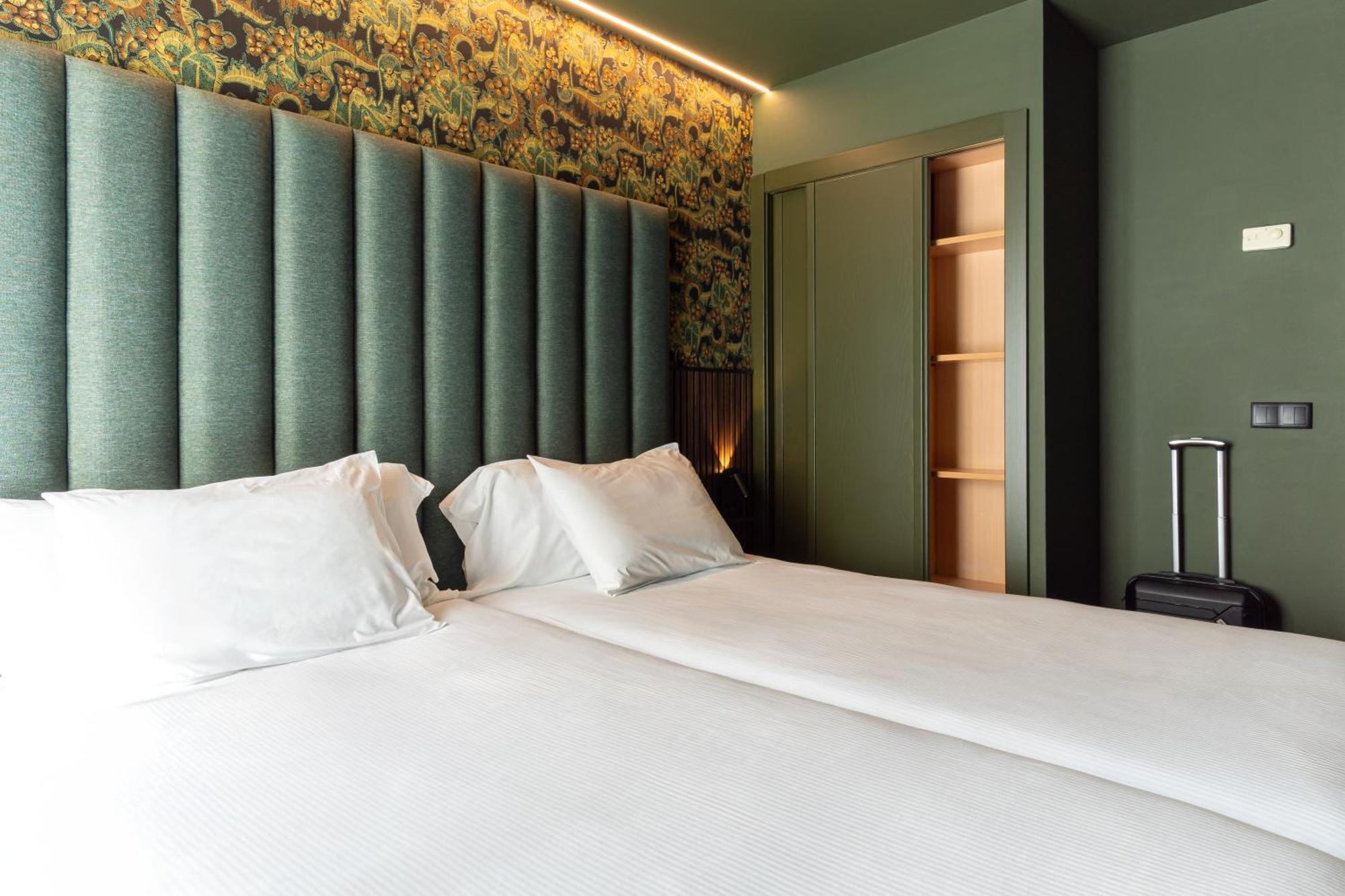 Double Room,1742581511:JPEG