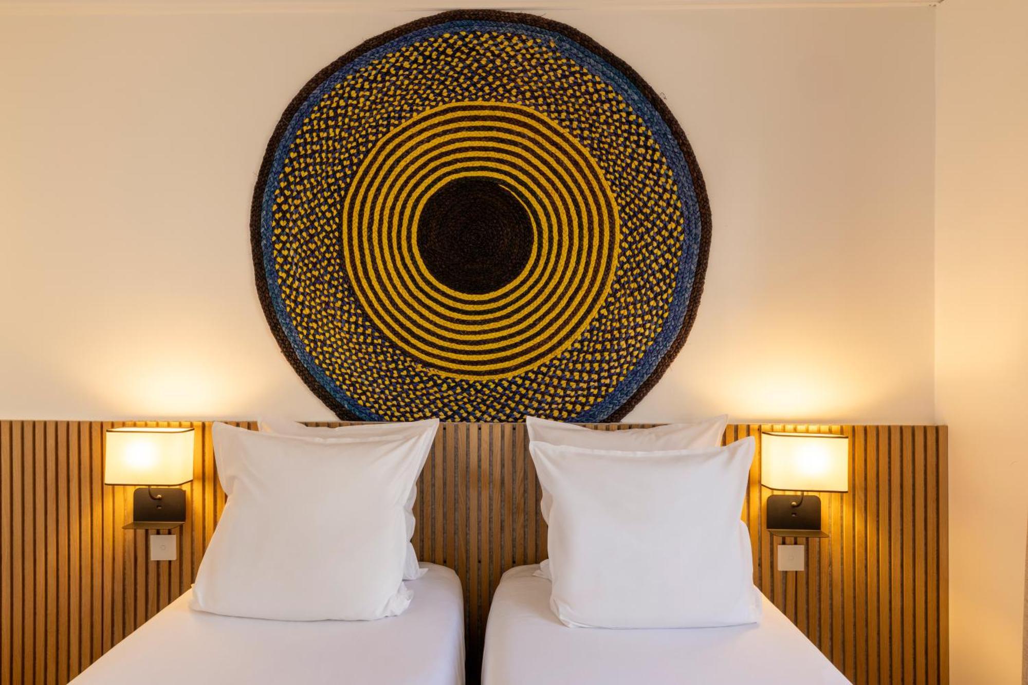 Quarto com 2 Camas de Solteiro