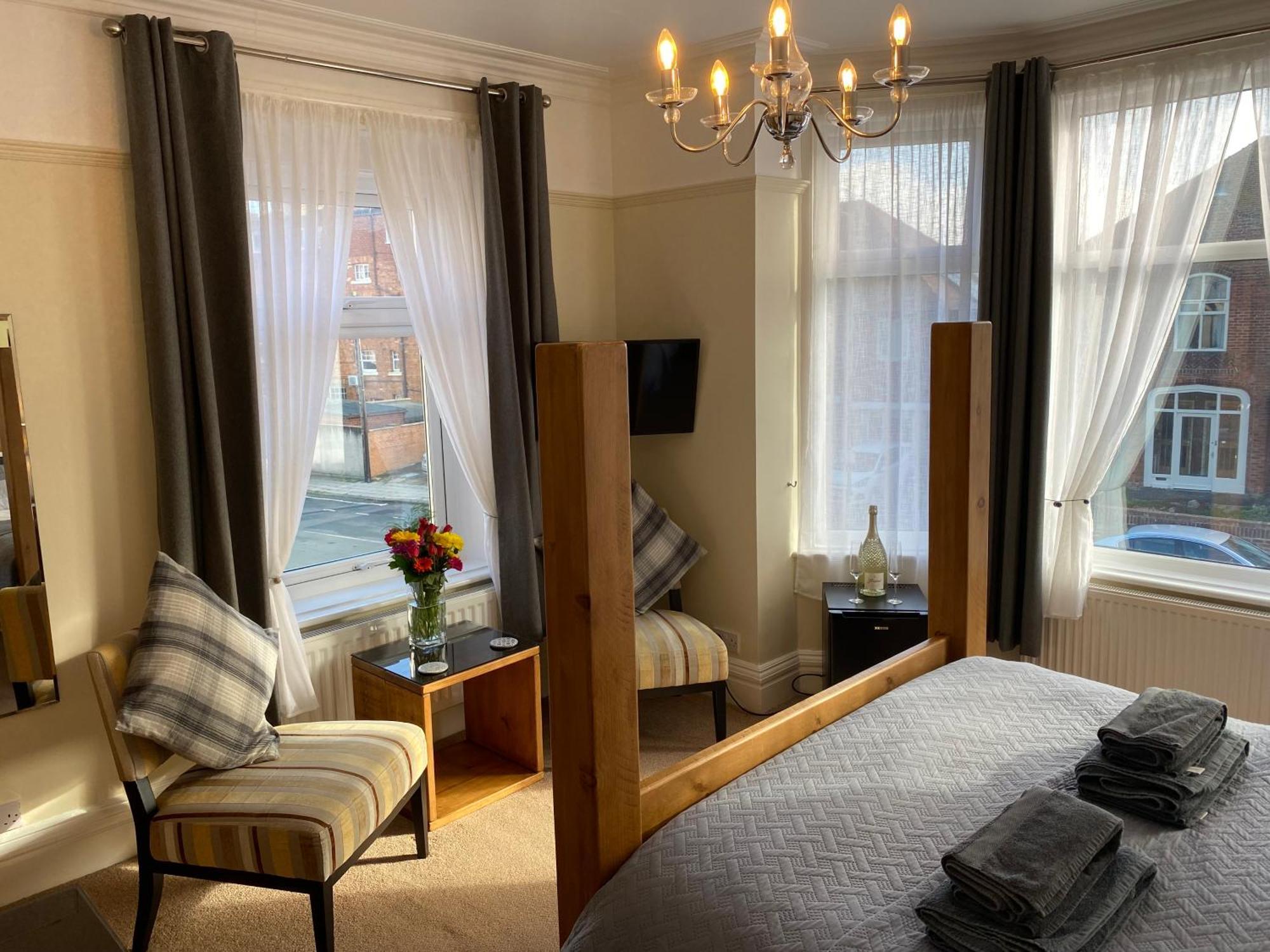 Double Room with Bay Window - 1st Floor