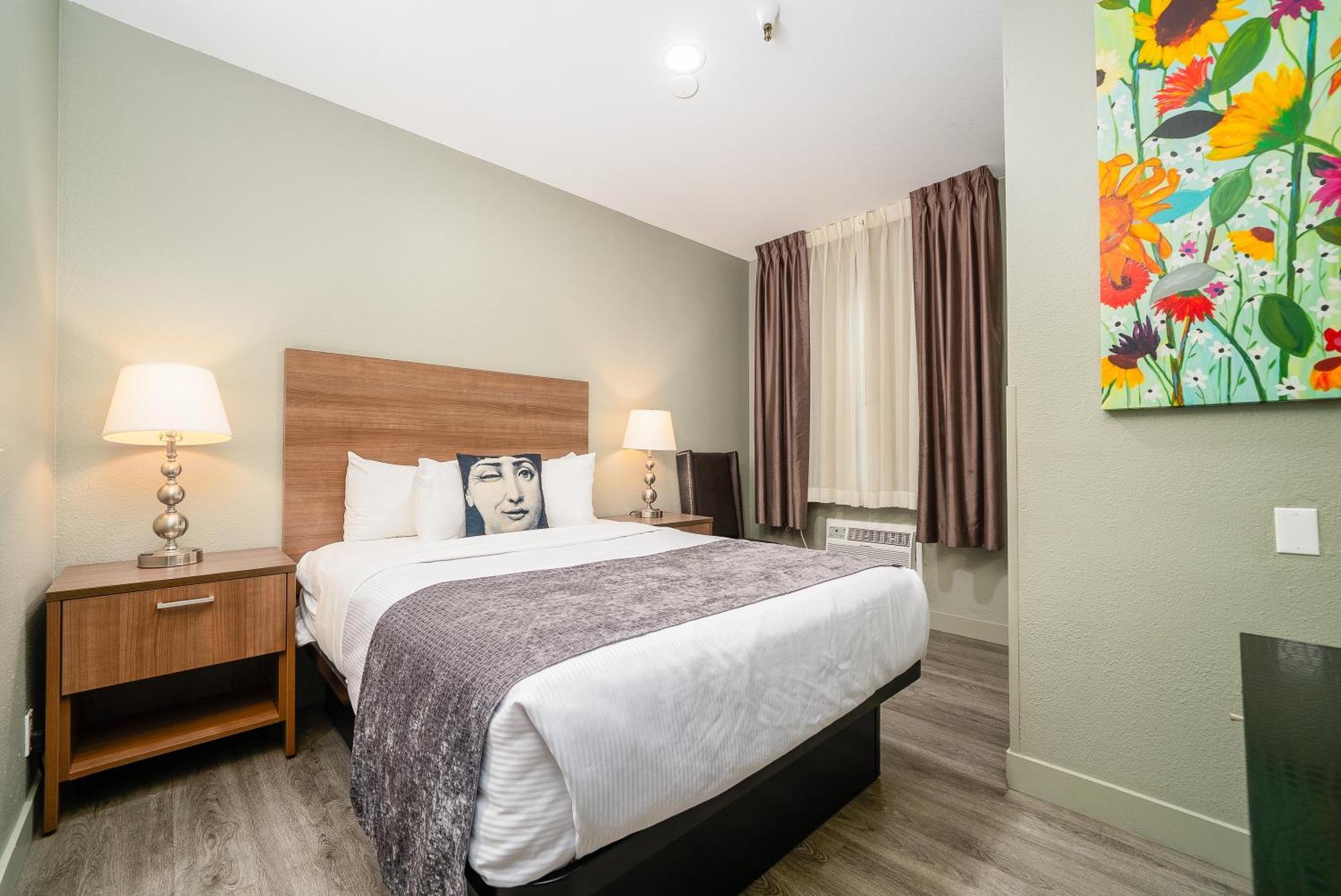 Deluxe Queen Room,1660310425:JPEG