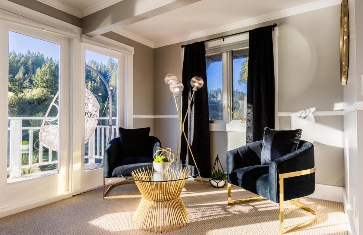 Deluxe King Studio with River View