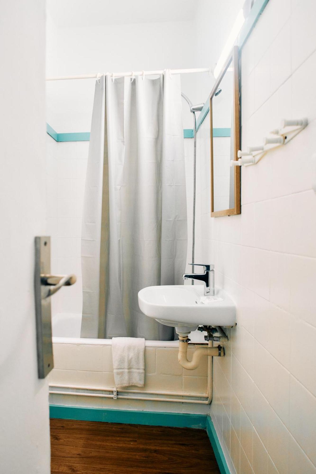 Twin Room,1765852044:JPEG