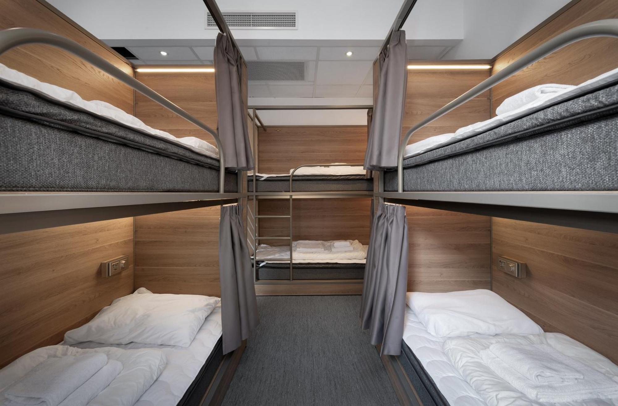 Lit Simple dans Dortoir de 12 Lits