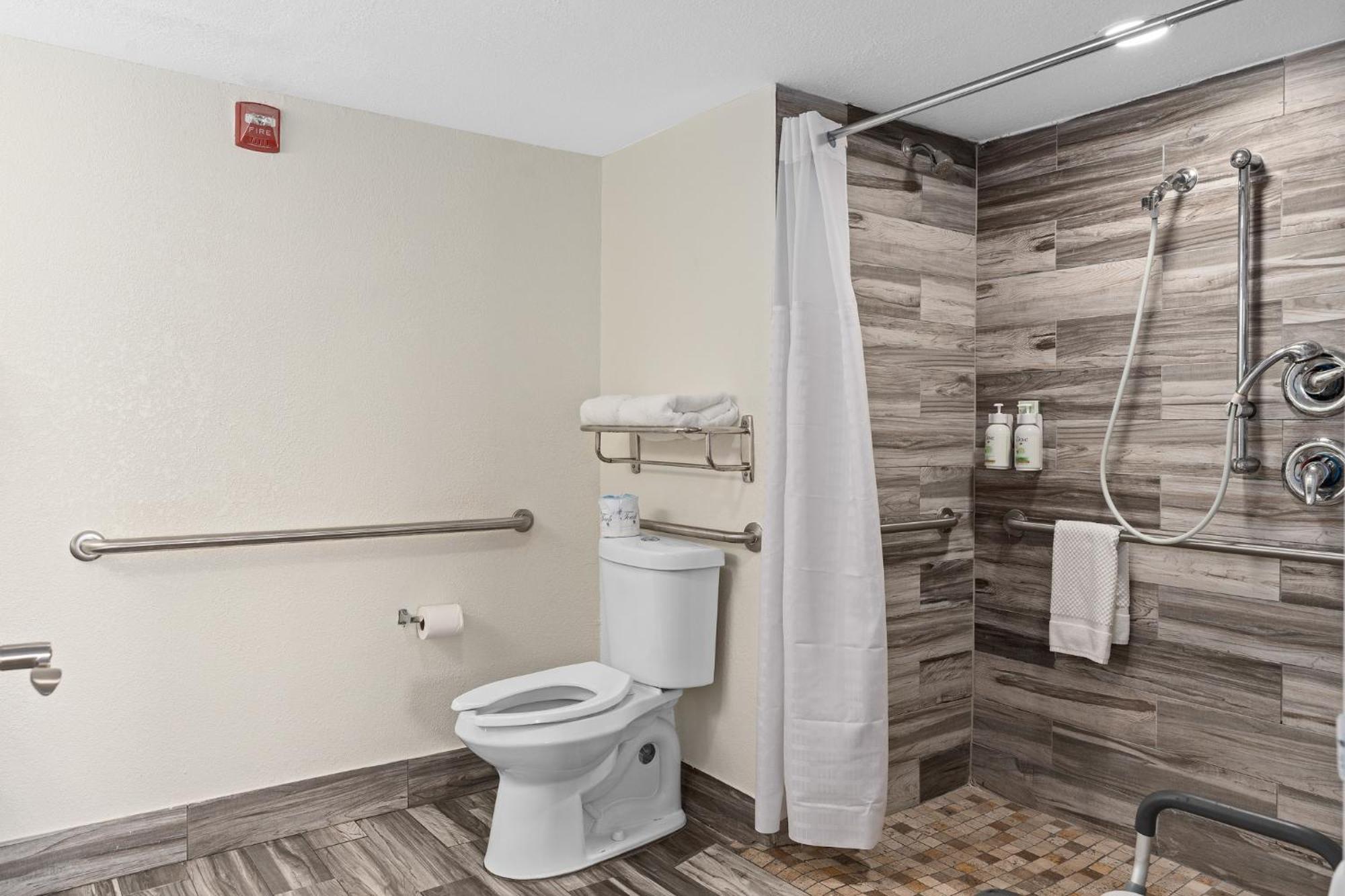King Room with Roll-in Shower - Mobility Access/Non-Smoking