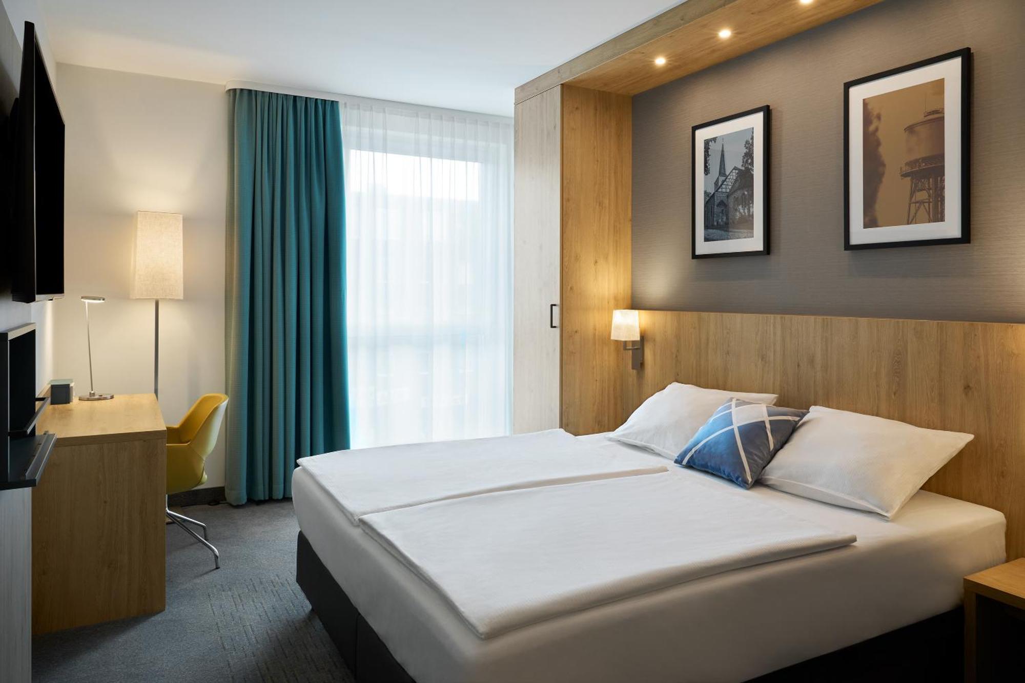 Standard King Room Street View