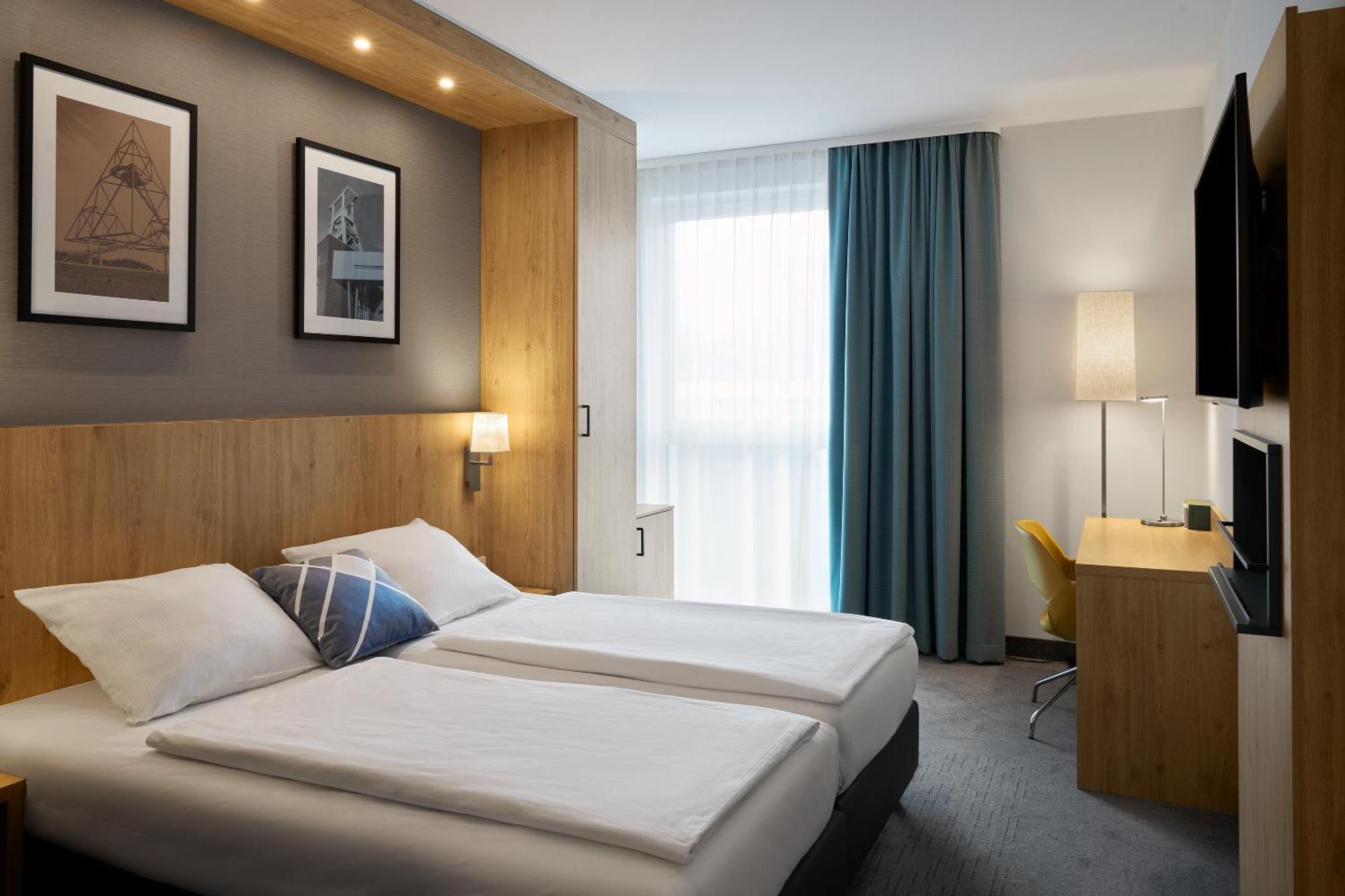 Standard Twin Room Street View