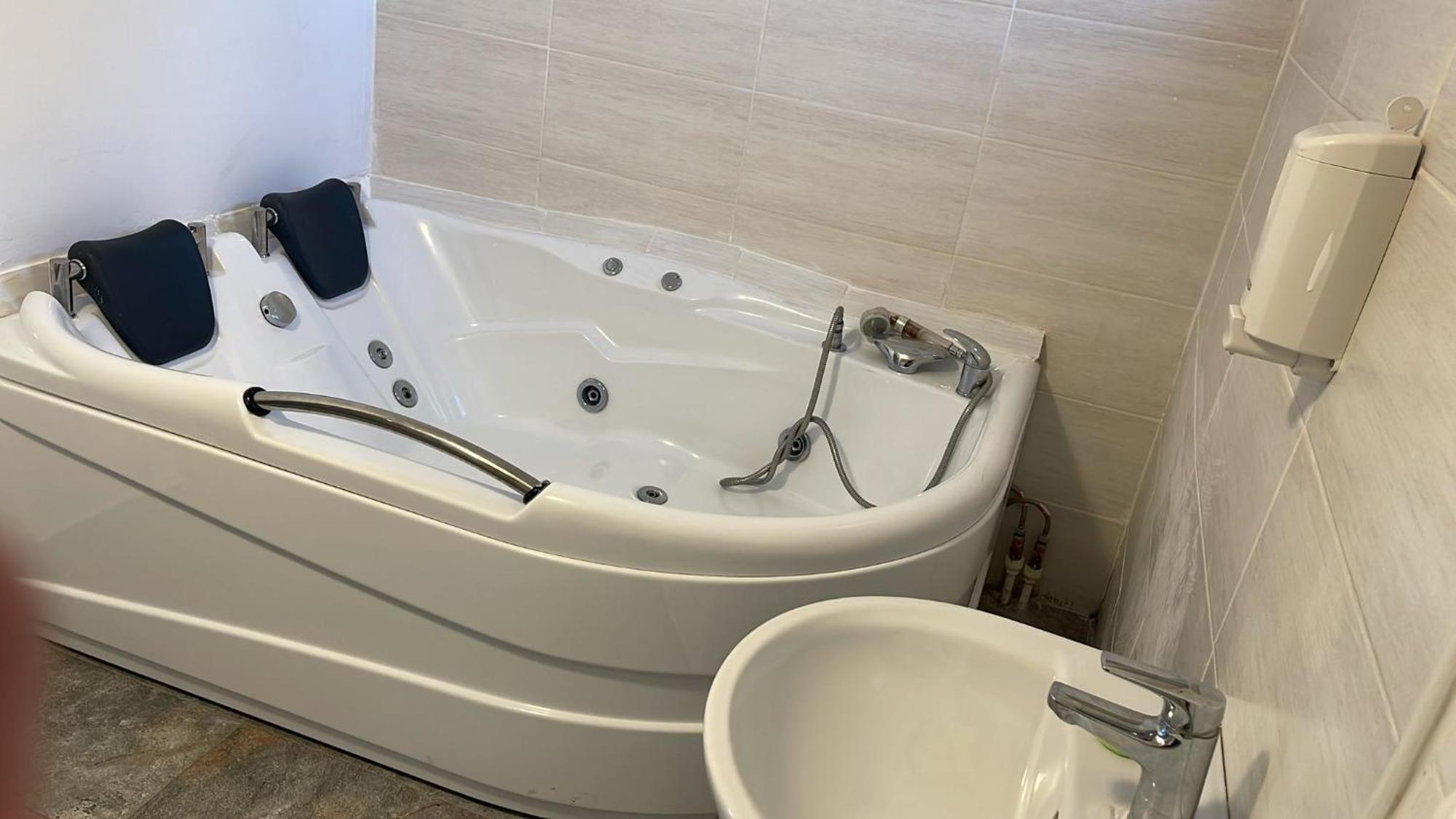 Deluxe Double Room with Bath,1664713574:JPEG