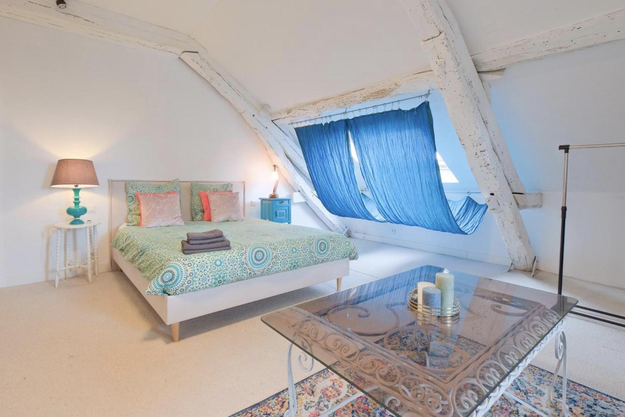 Double Room,1676872126:JPEG