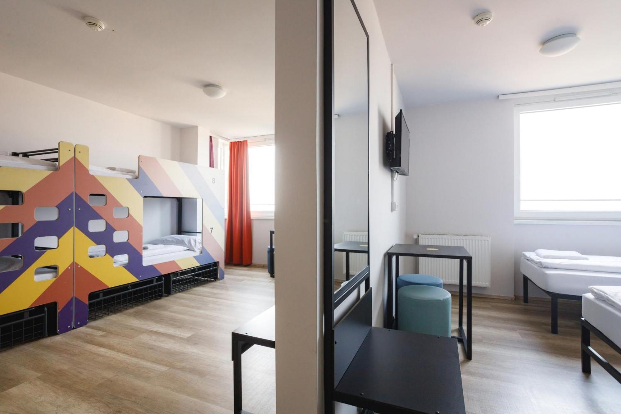 Bed 8-Bed Dormitory Room