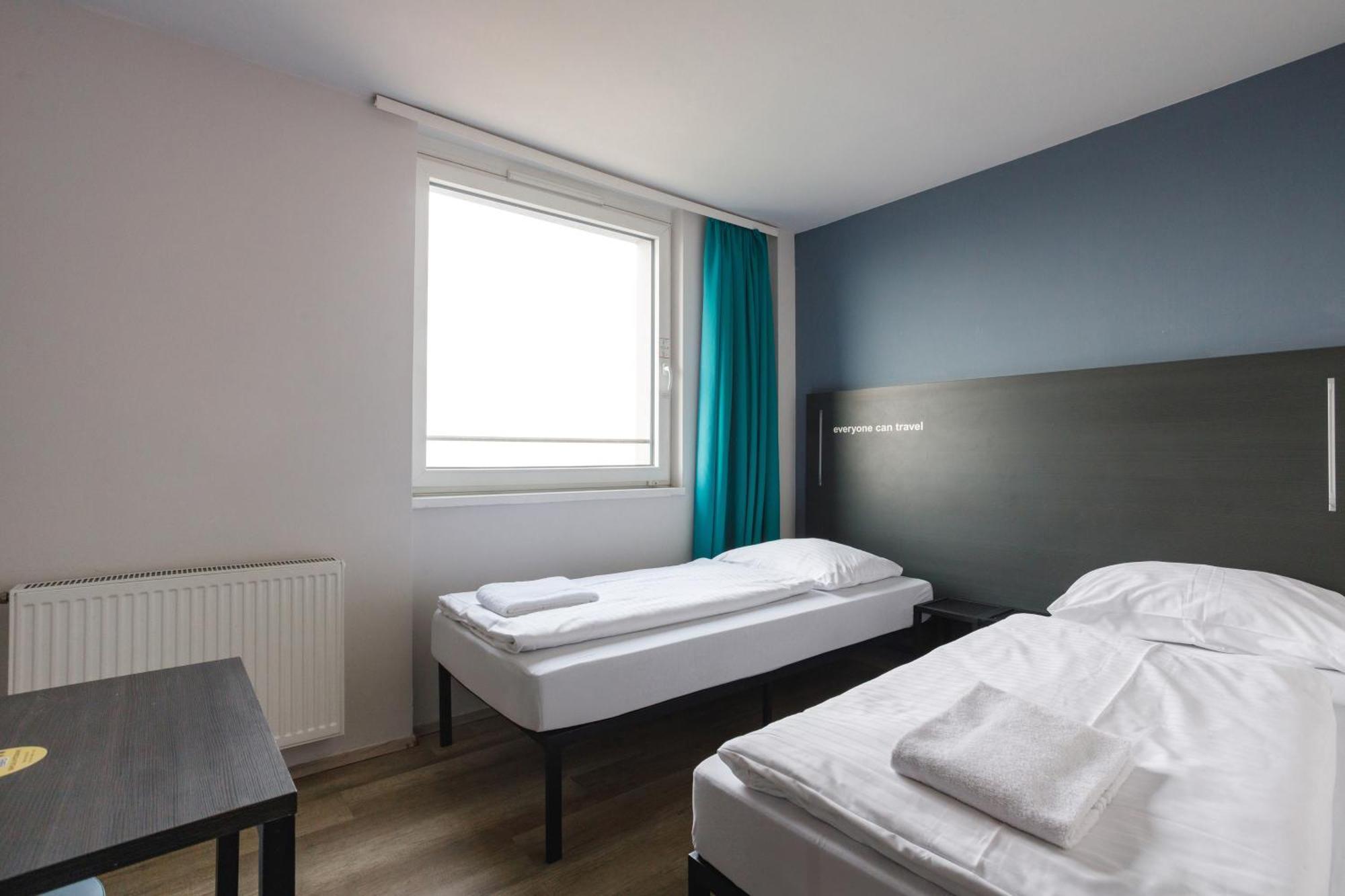 Bed 8-Bed Dormitory Room