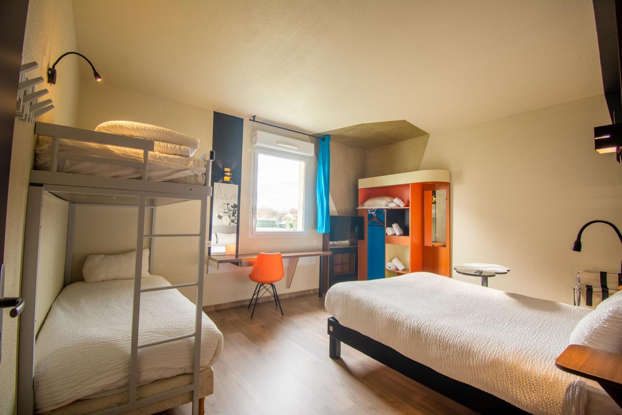 Chambre Familiale avec 1 Lit Double et 2 Lits Superposés - Balcon