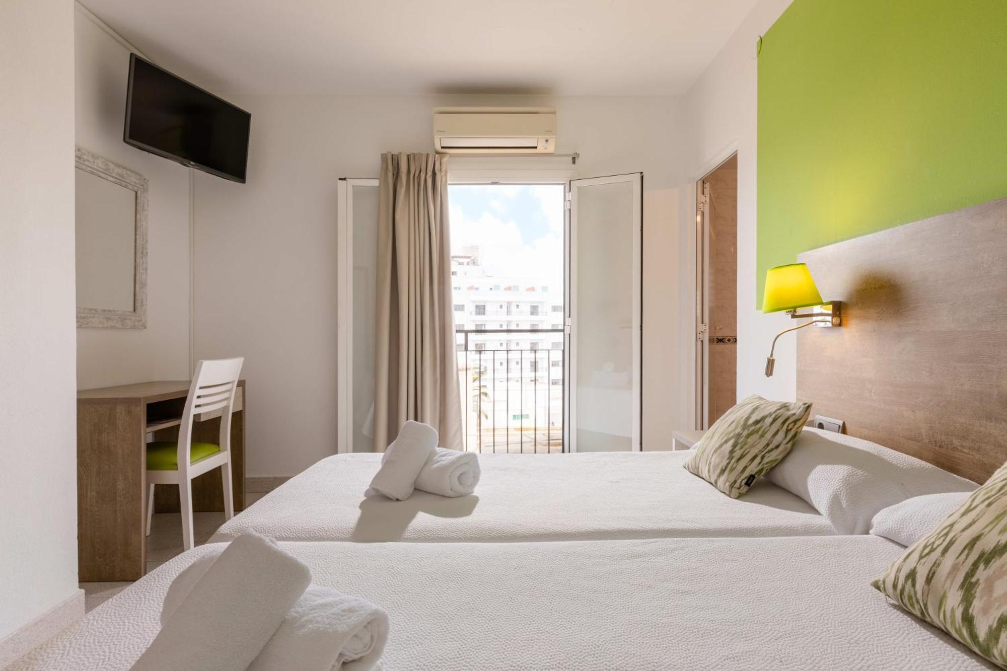Habitación Triple con balcón
