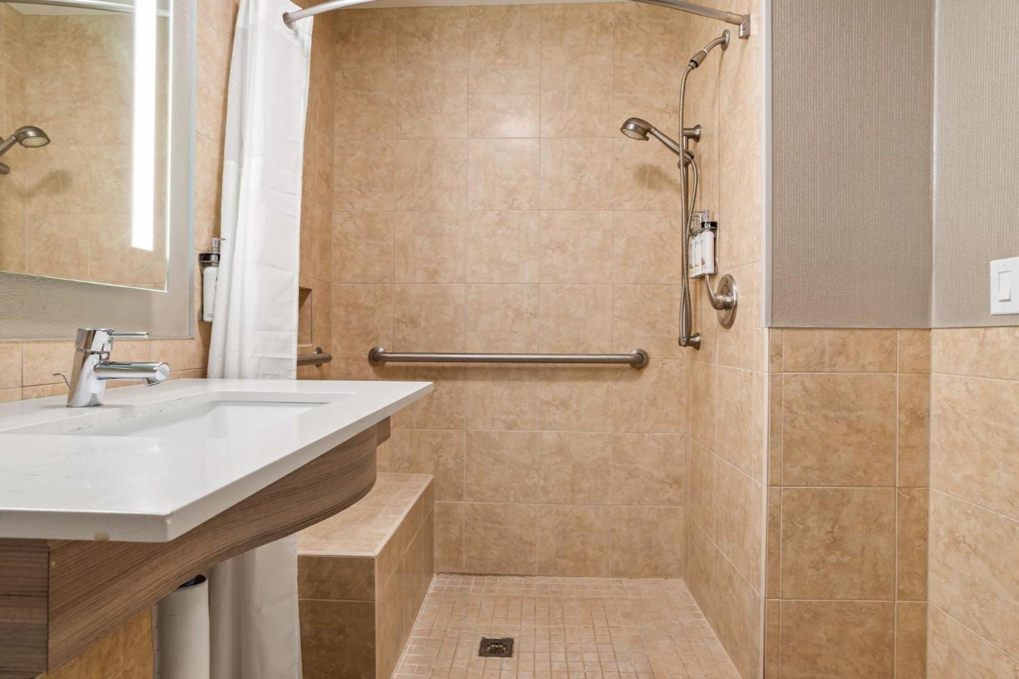 King Room - Hearing Accessible - Roll-in Shower
