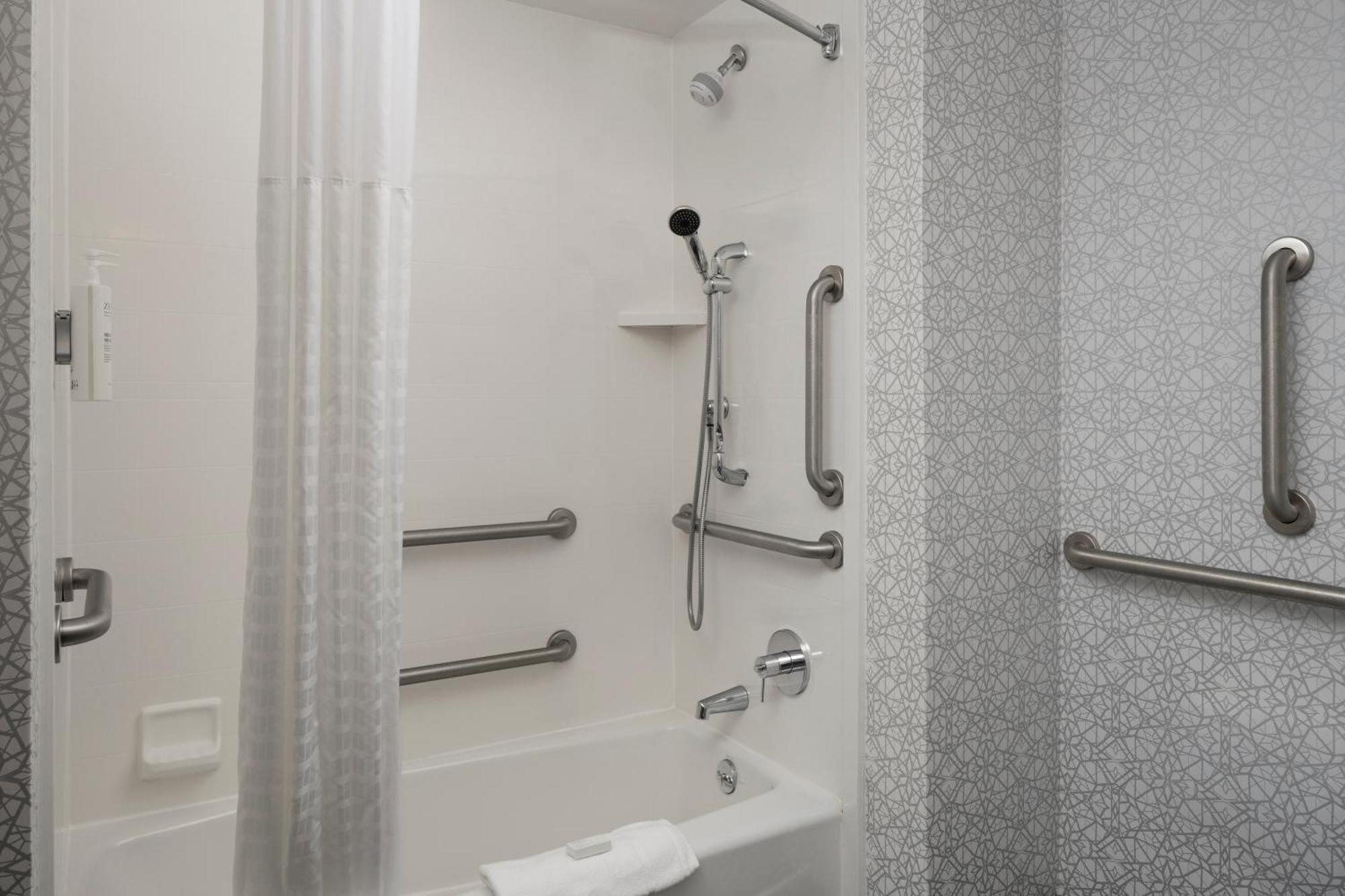 Queen Room with Two Queen Beds - Mobility and Hearing Access/Non-Smoking
