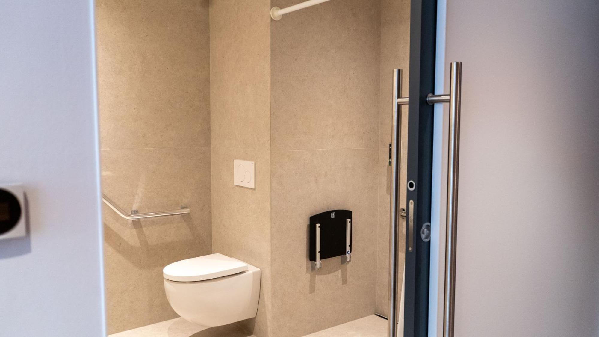 Deluxe Room,1672571718:JPEG