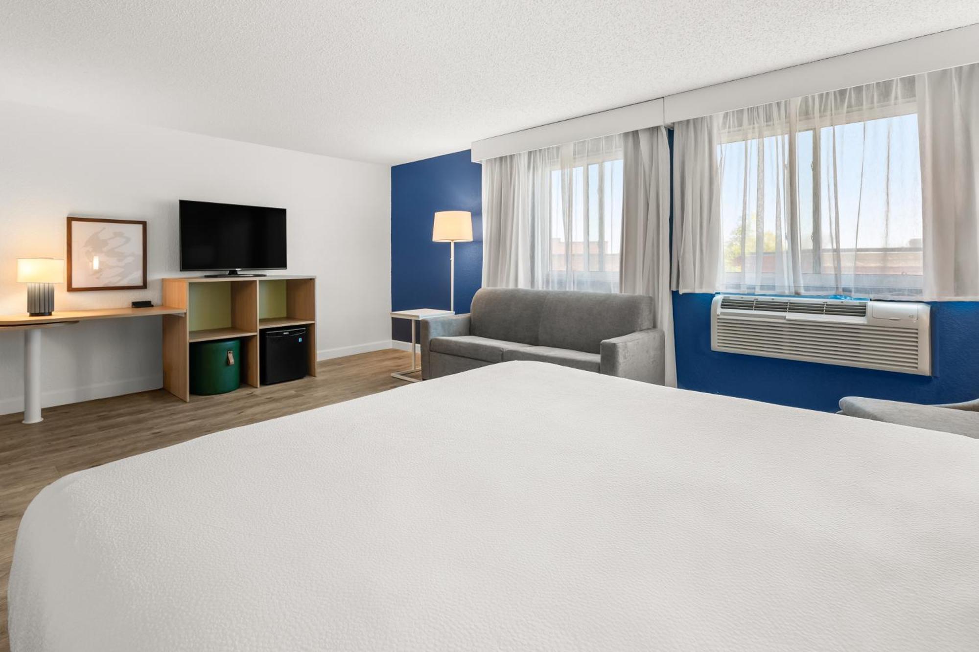 King Room with Sofa Bed - Non-Smoking