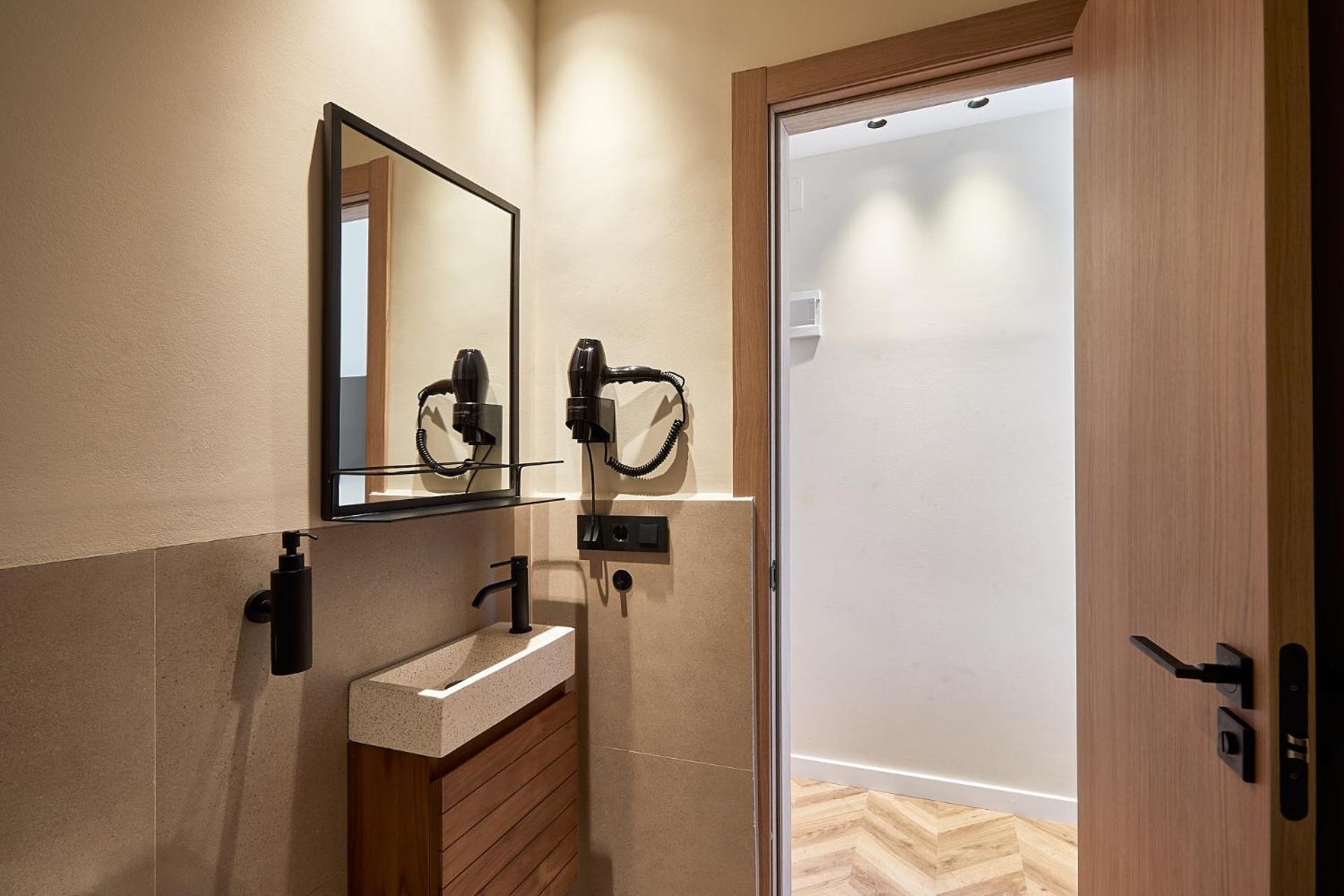 Double Room Private Bathroom