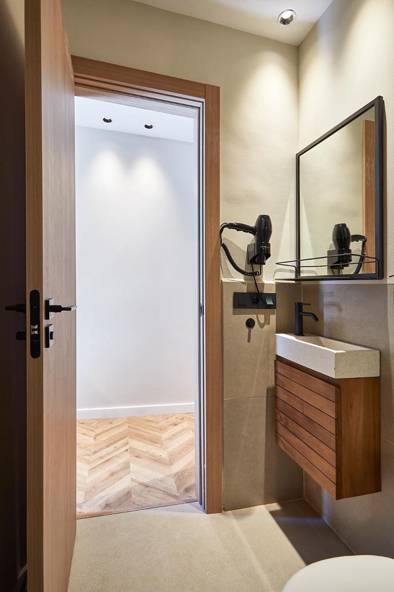 Double Room Private Bathroom