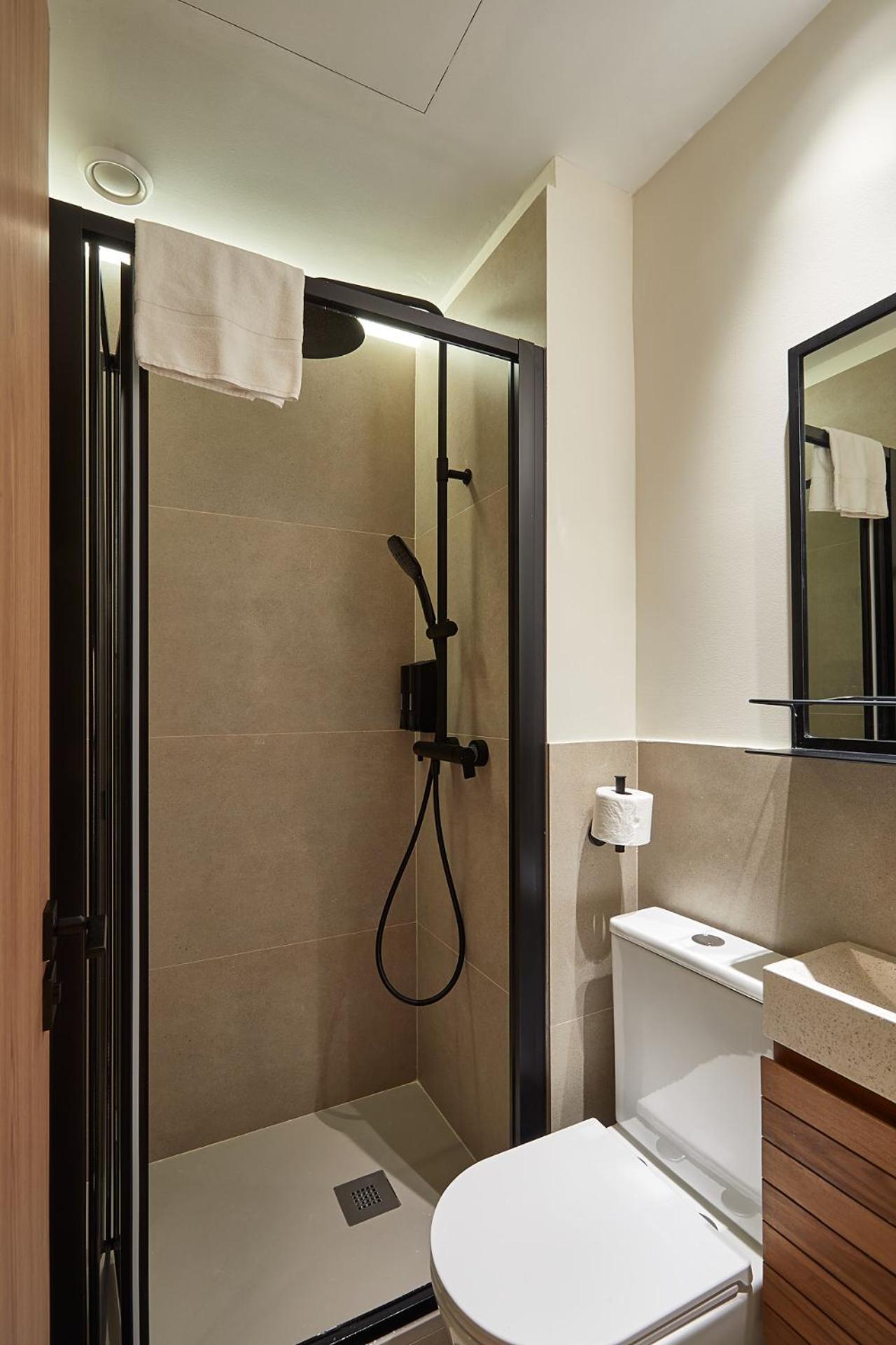 Double Room Private Bathroom