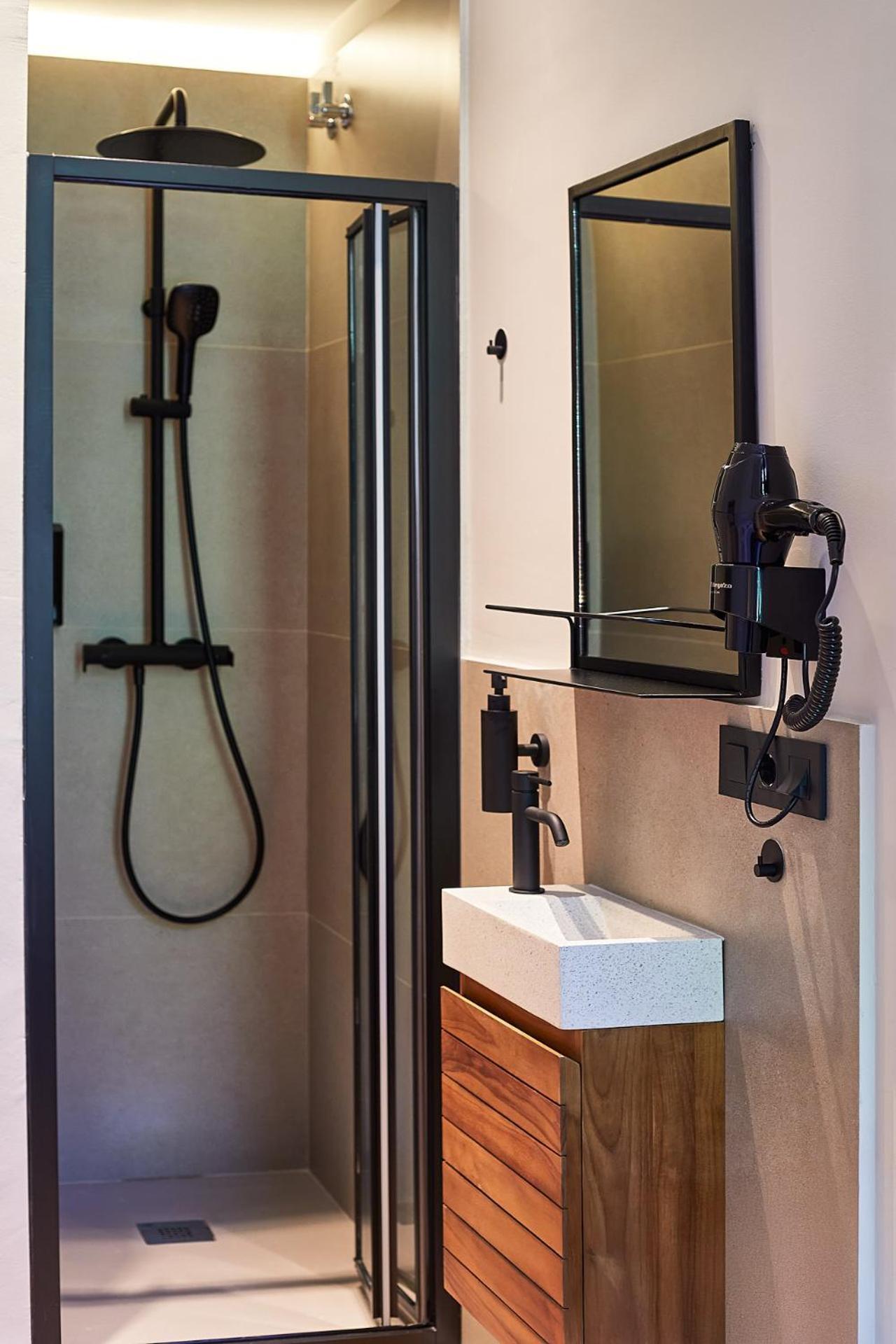 Single Room Shower
